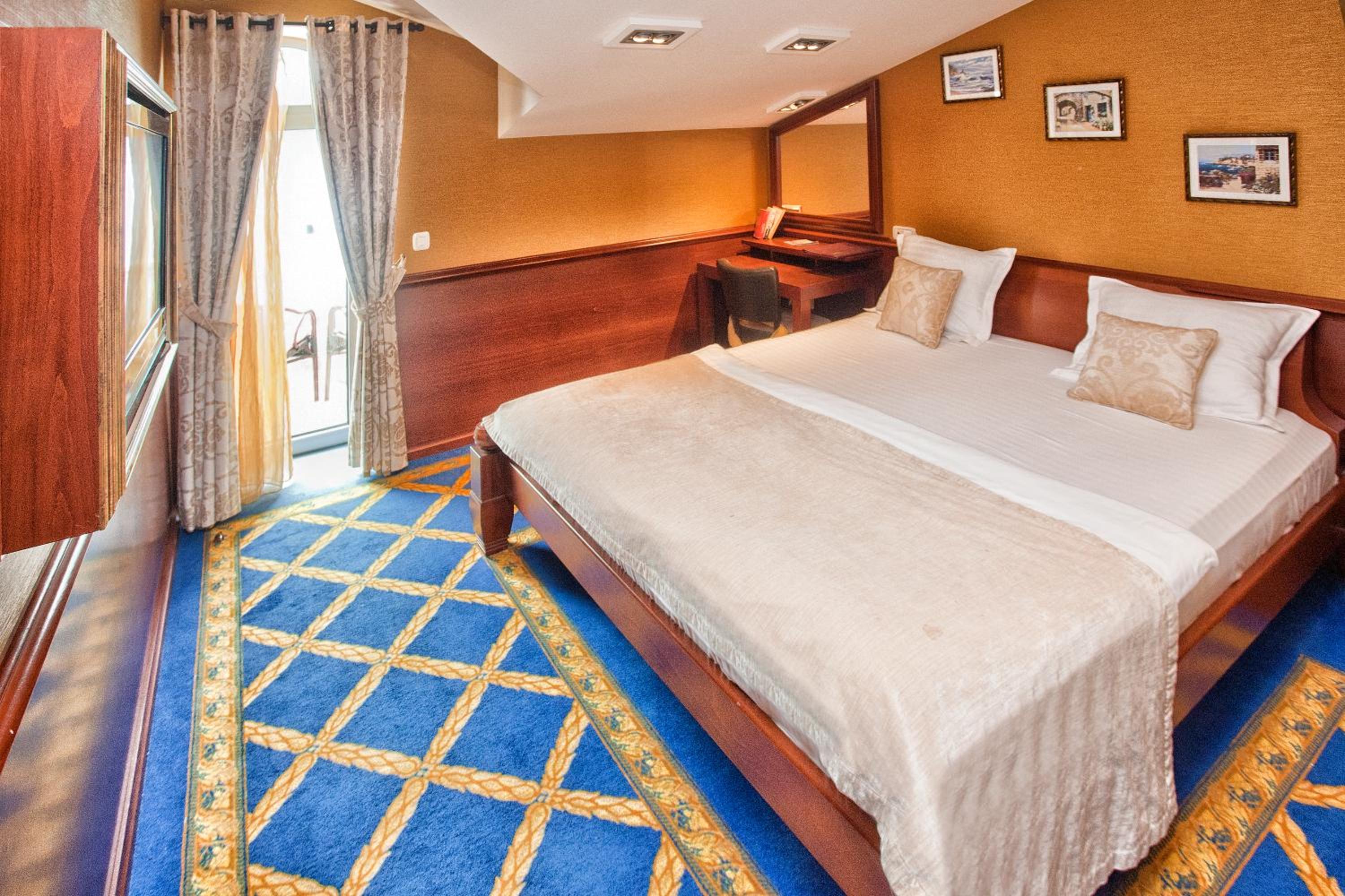 Two-Bedroom Apartment with Balcony and Sea View photo 1