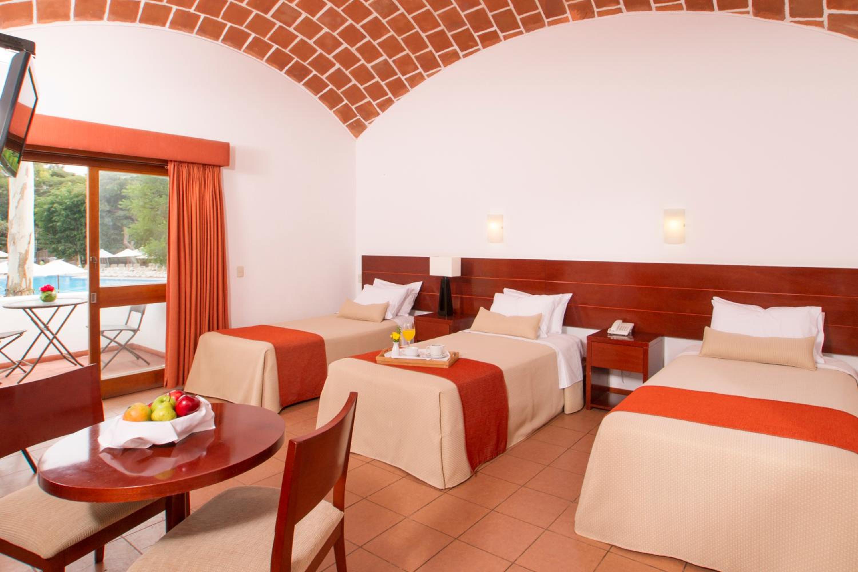 Standard Triple Room - Photo 1