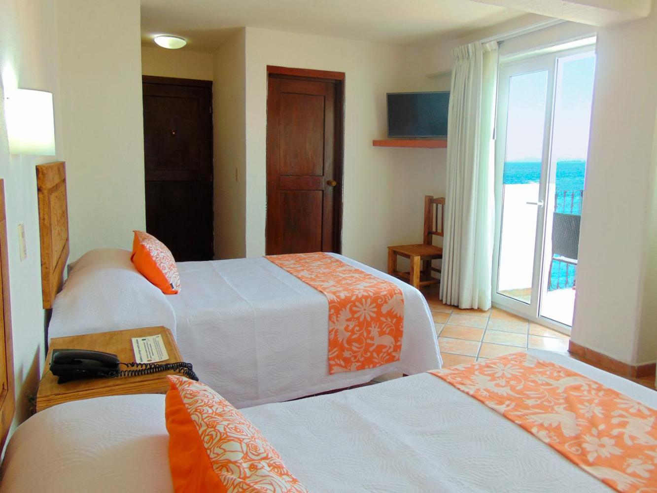 Double Room with Two Double Beds and Ocean View - Photo 19