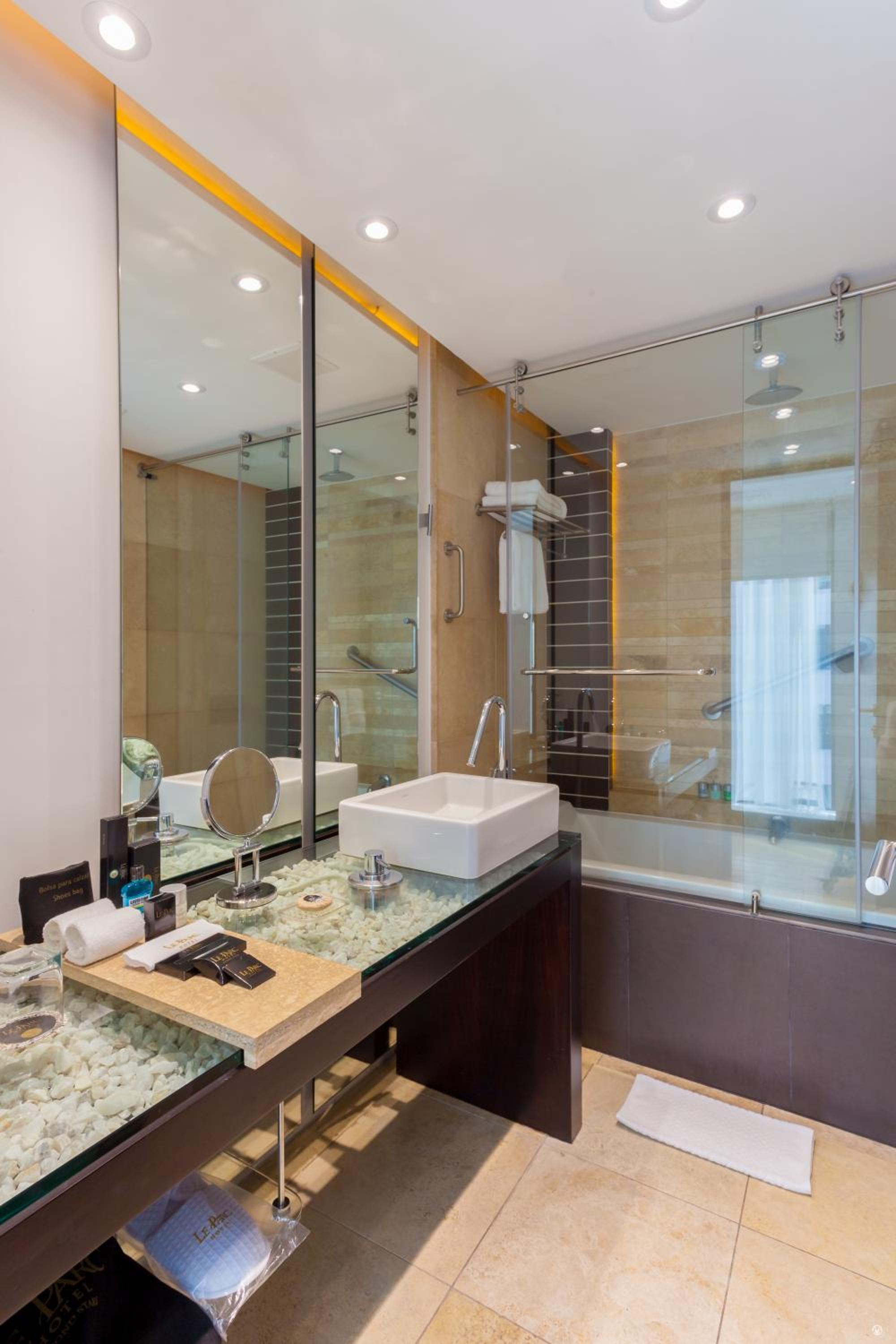 Business Suite - Photo 9