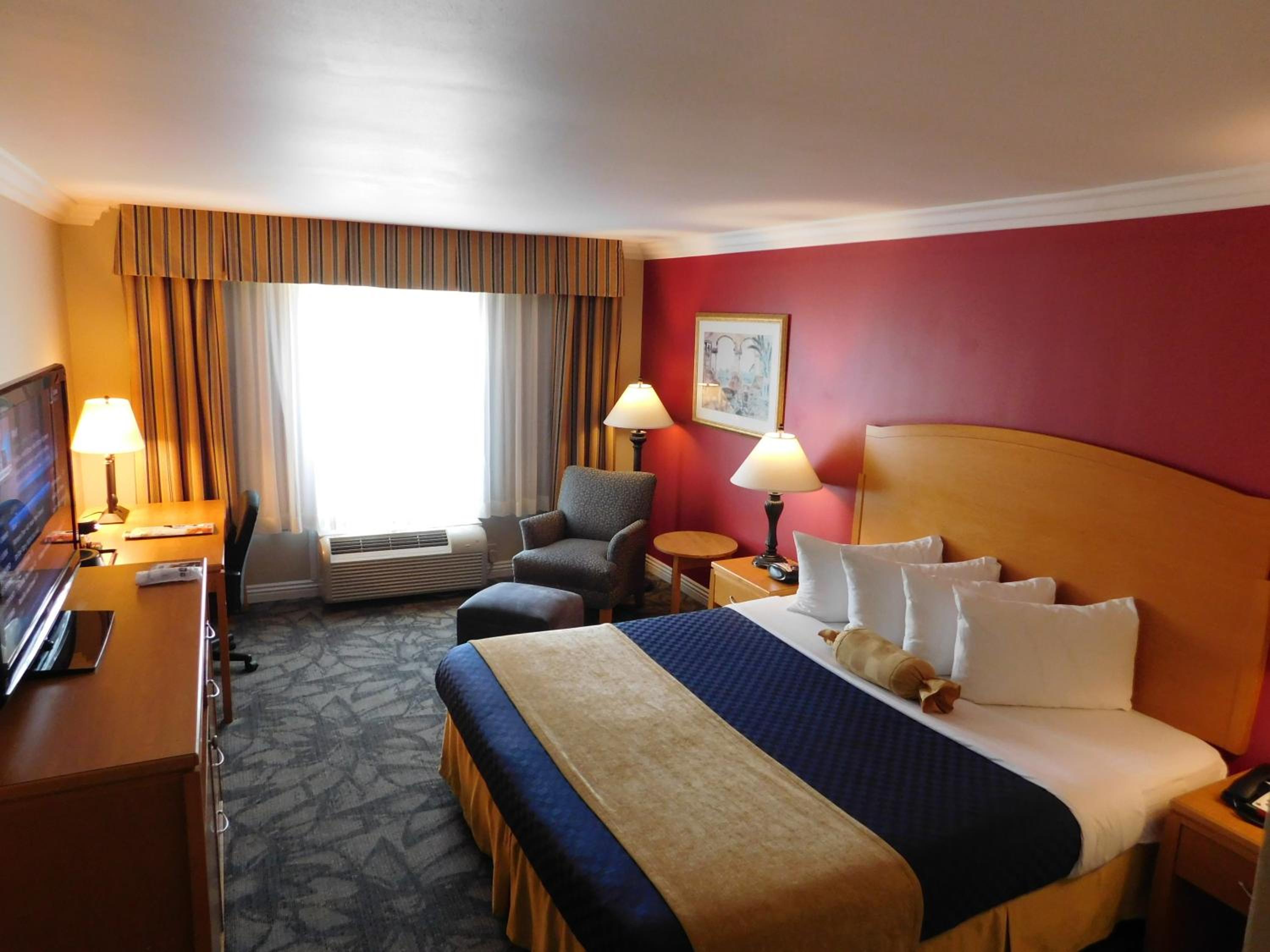 Deluxe King Room - Non-Smoking