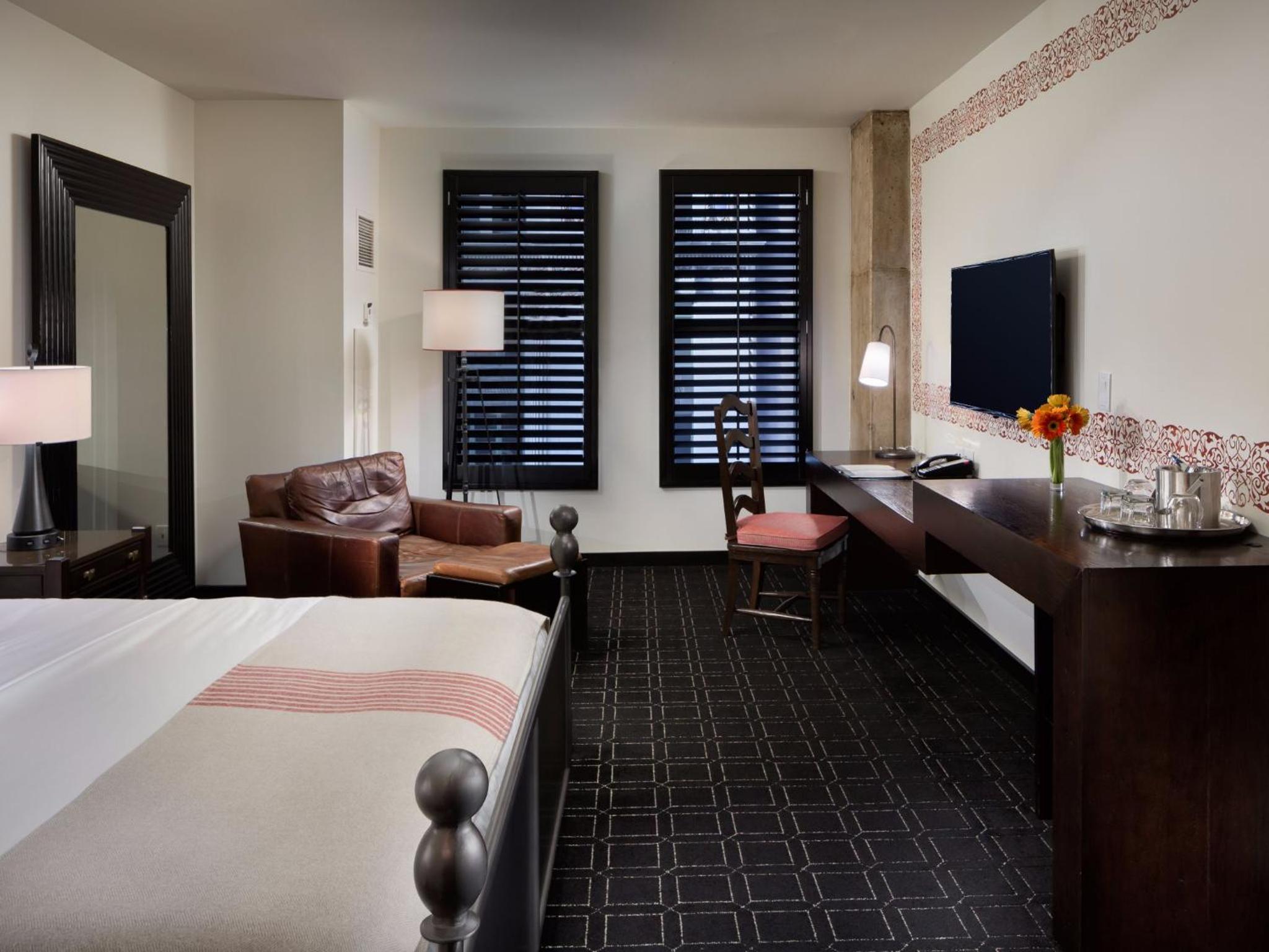 King Room with City View - Photo 3