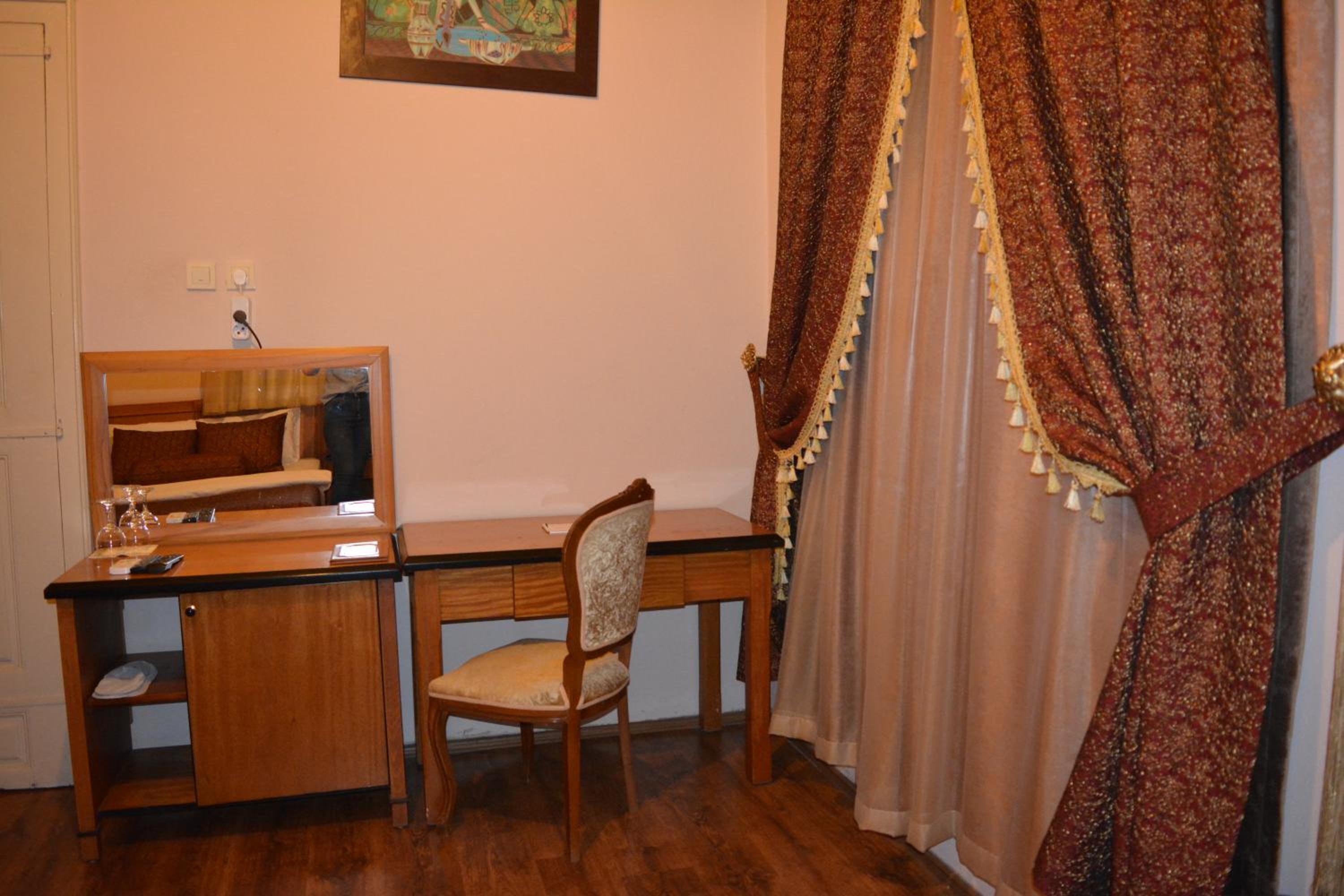 Double Room with Extra Bed (3 Adults) photo 1