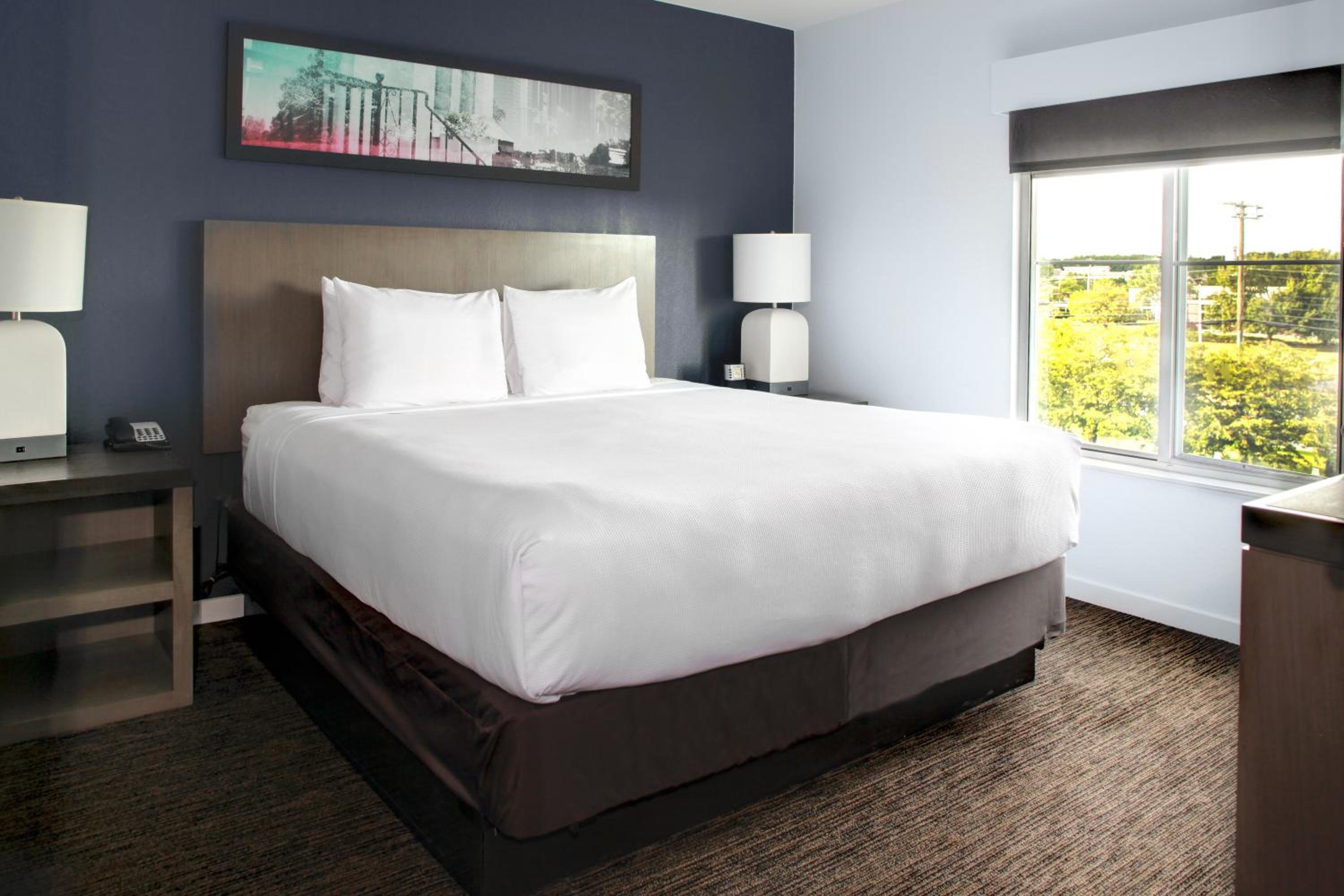 Standard King Room - Photo 3
