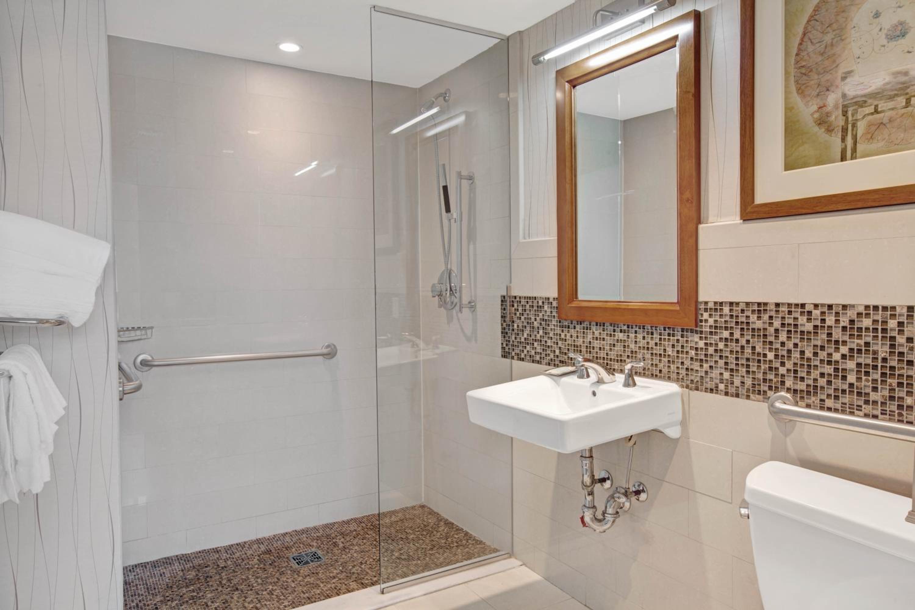 Queen Room - Mobility Access