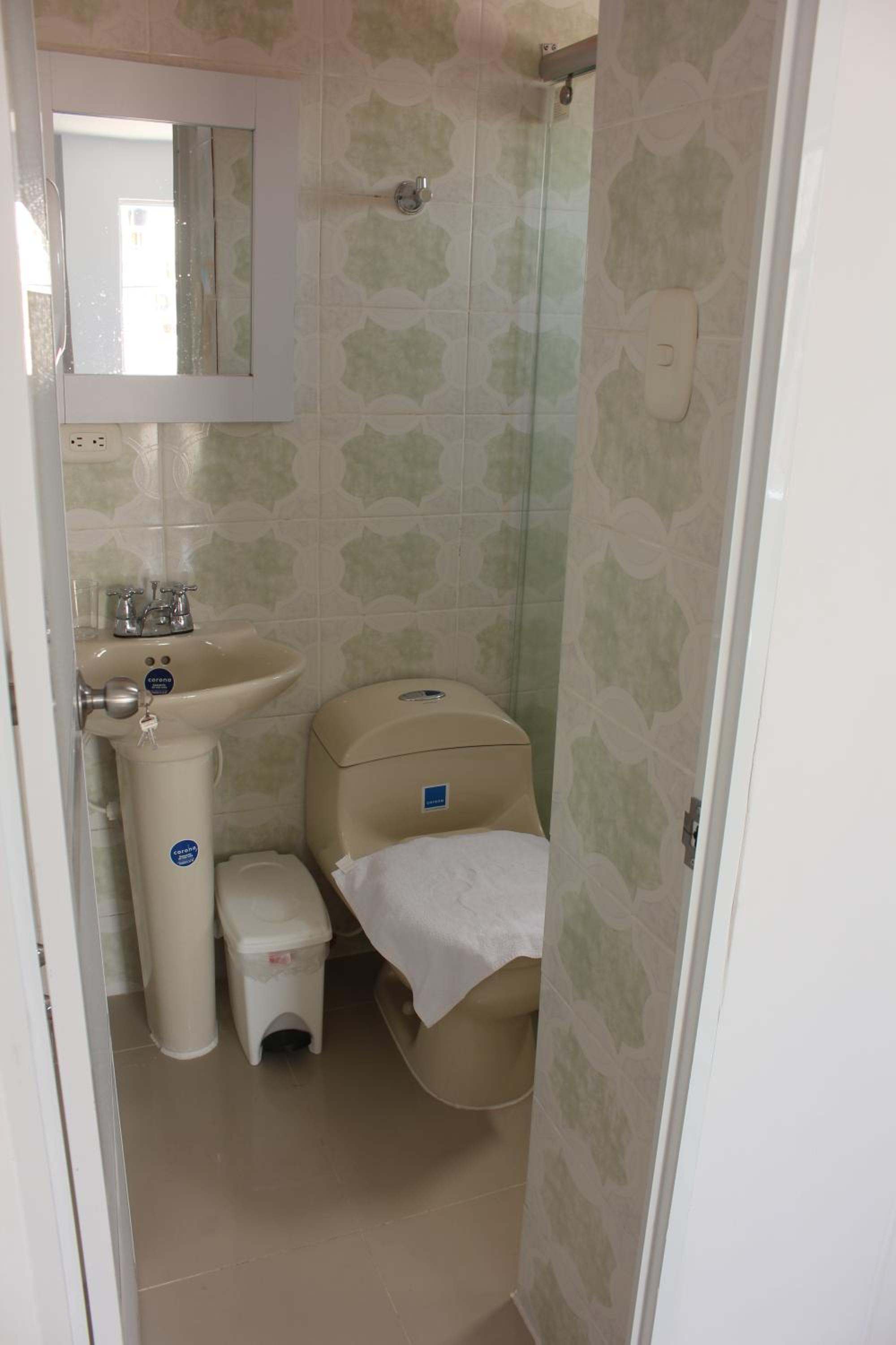 Quadruple Room with Private Bathroom photo 2