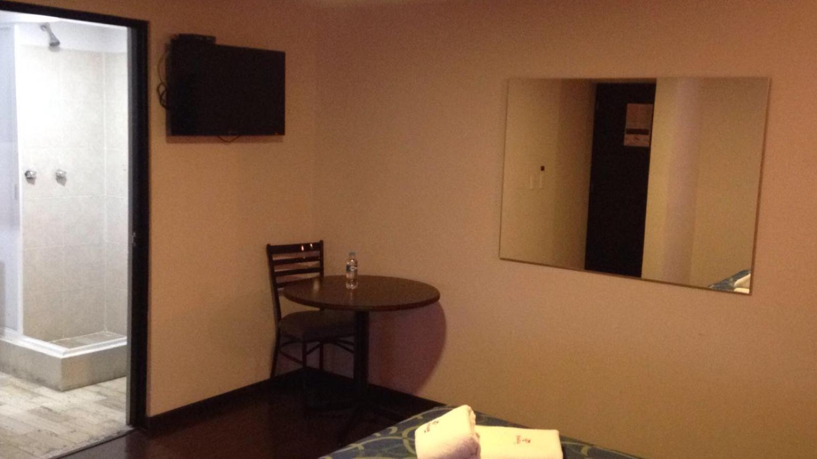 Queen Room photo 2