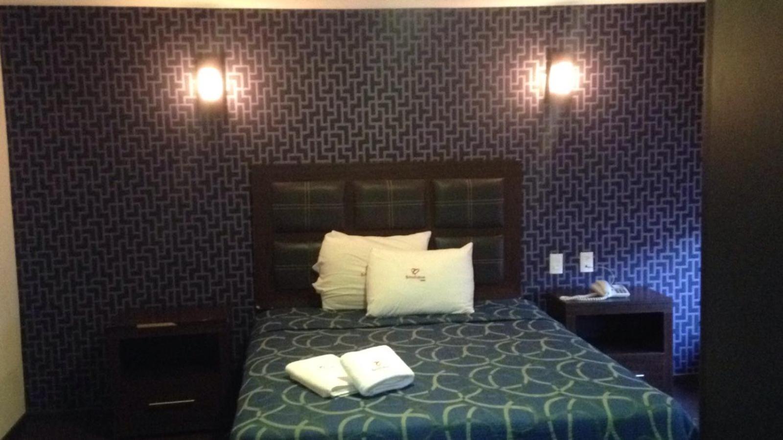 Queen Room photo 1