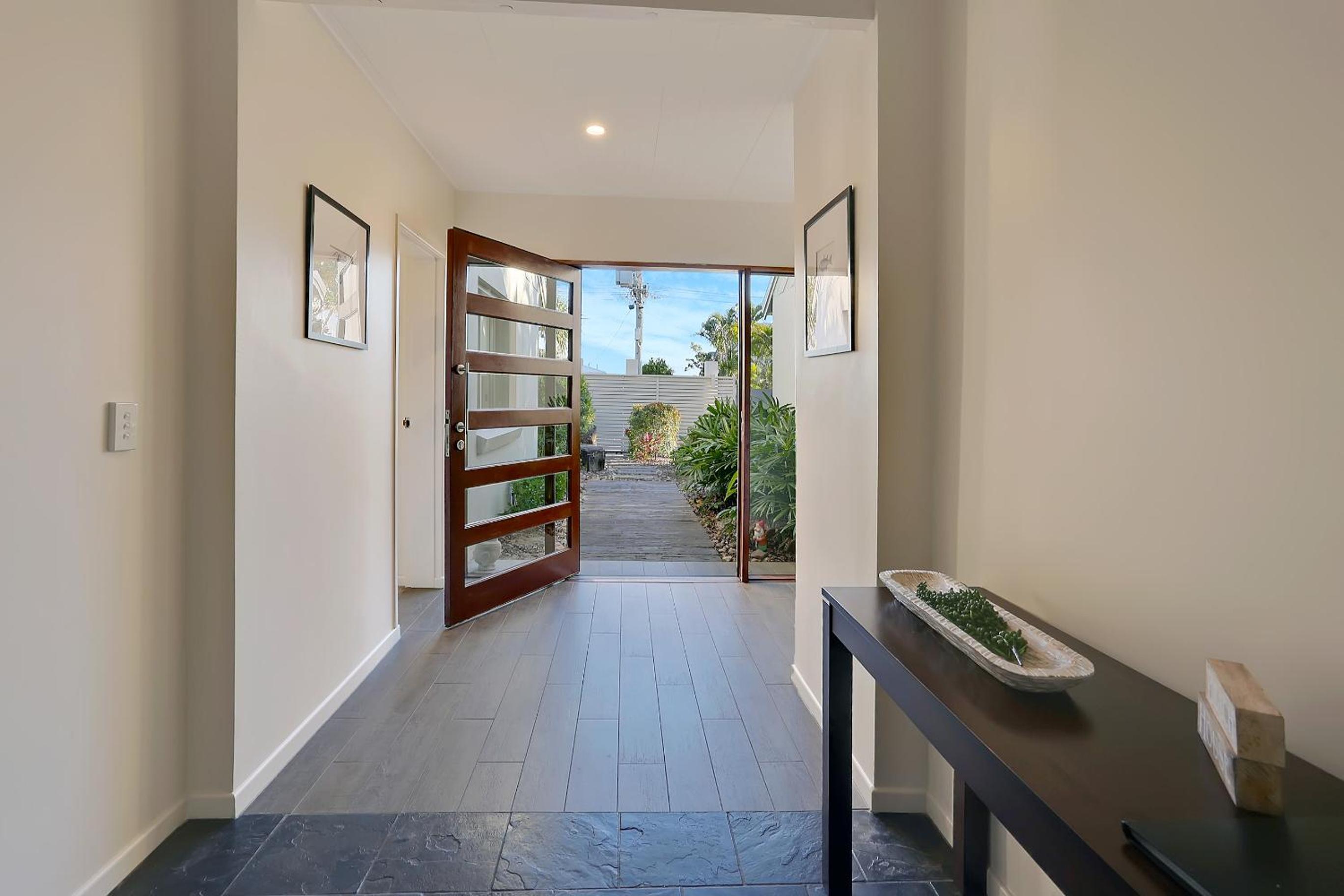 Five-Bedroom House photo 1