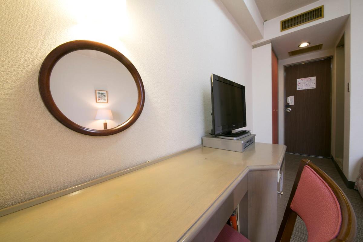 Twin Room - Non-Smoking photo 3