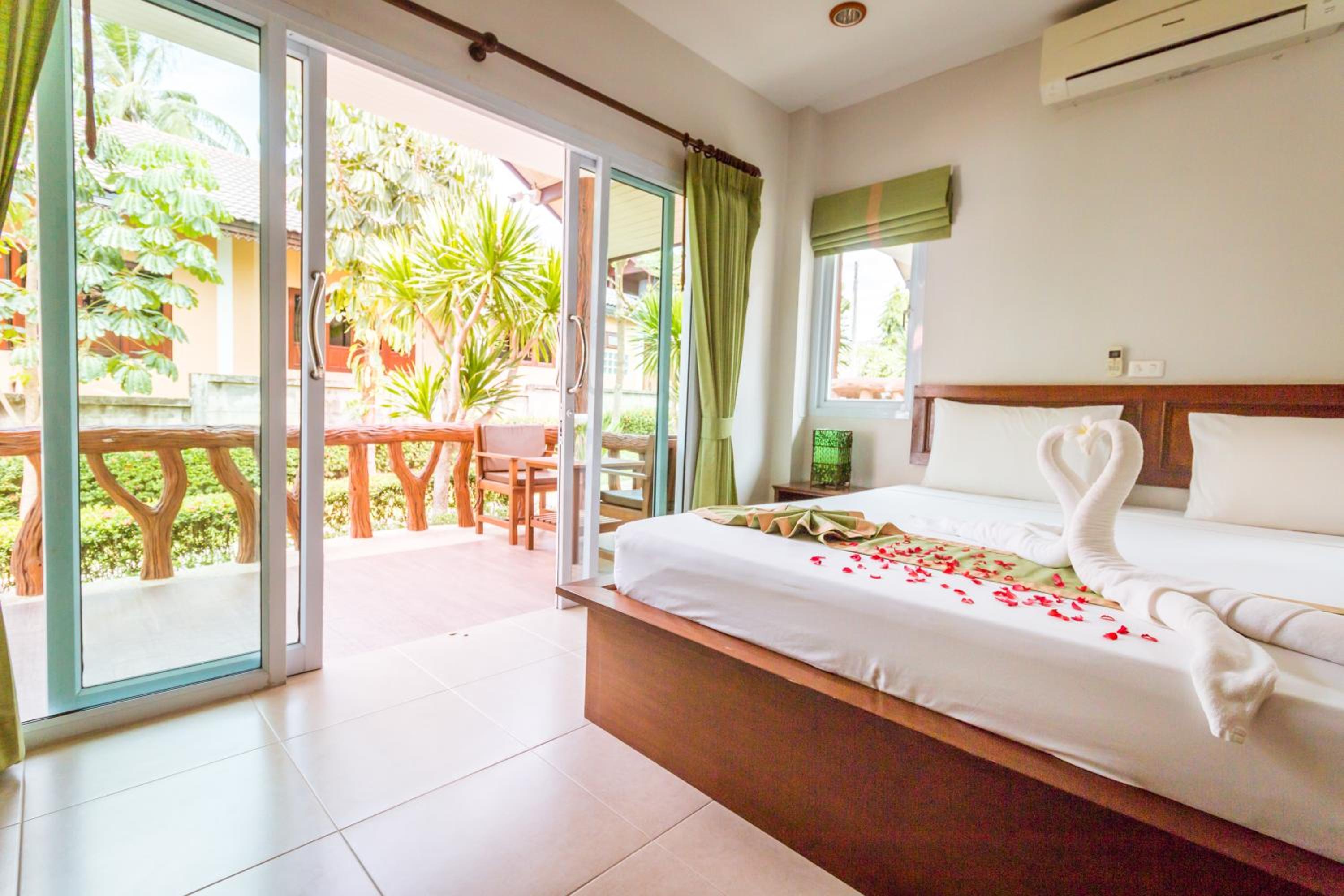 Deluxe Bungalow photo 3