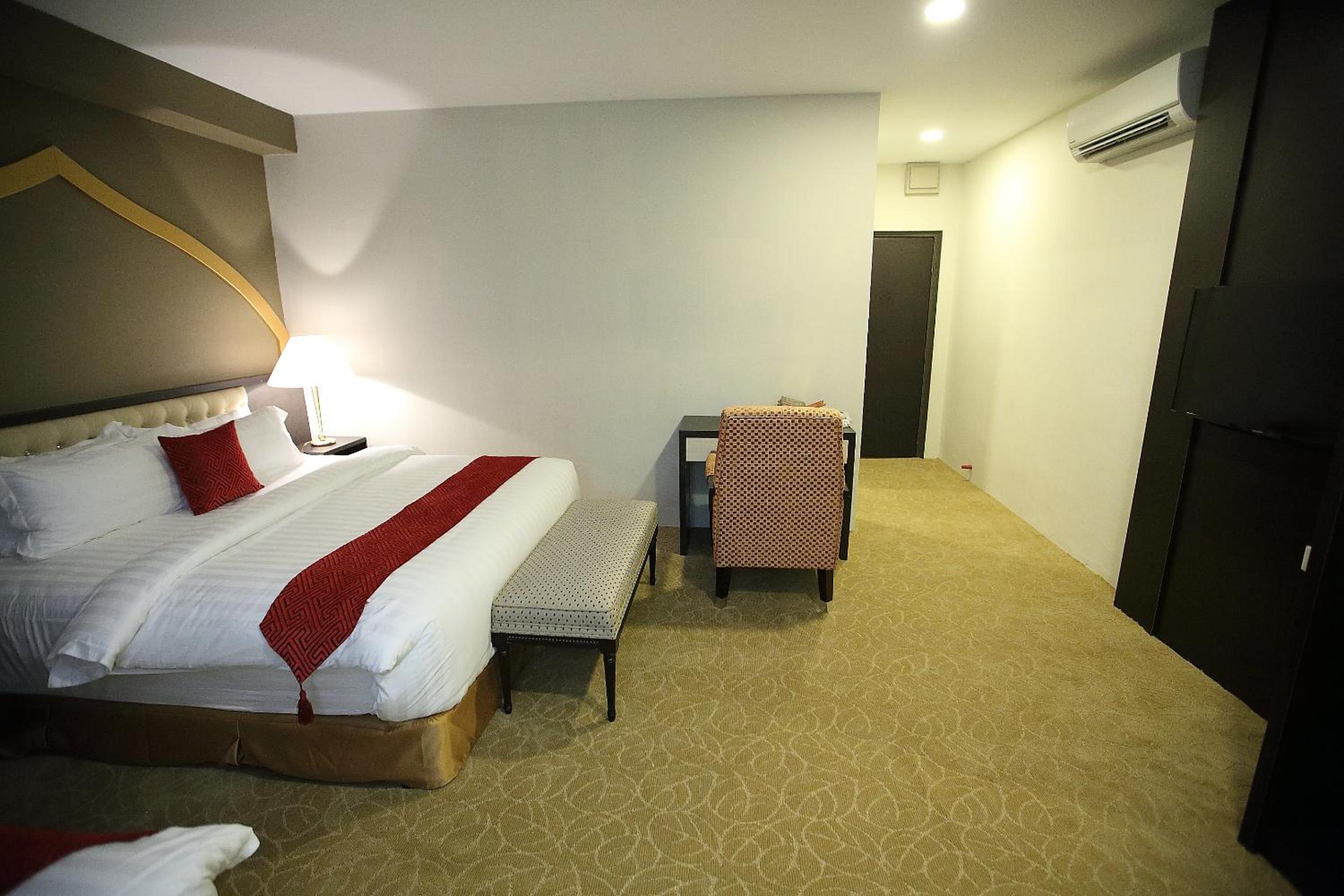 Deluxe Family Room - Photo 3
