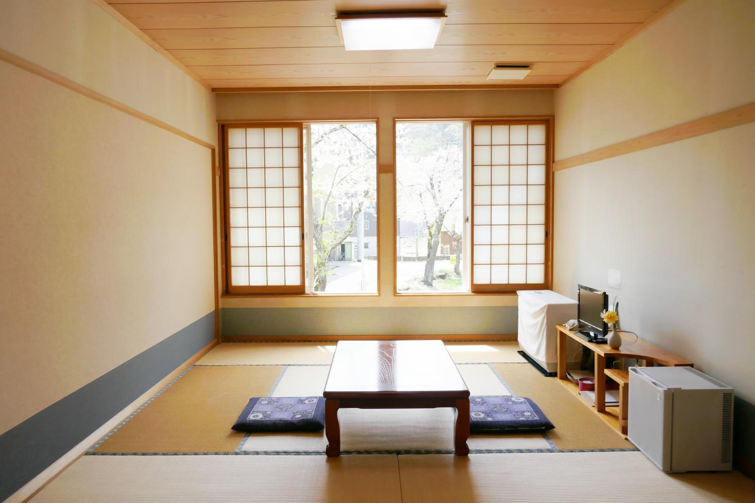 Japanese-Style Deluxe Room with Shared Bathroom photo 1