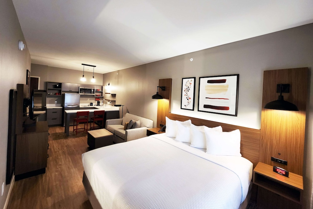 Room, 1 King Bed, Non Smoking - Photo 2