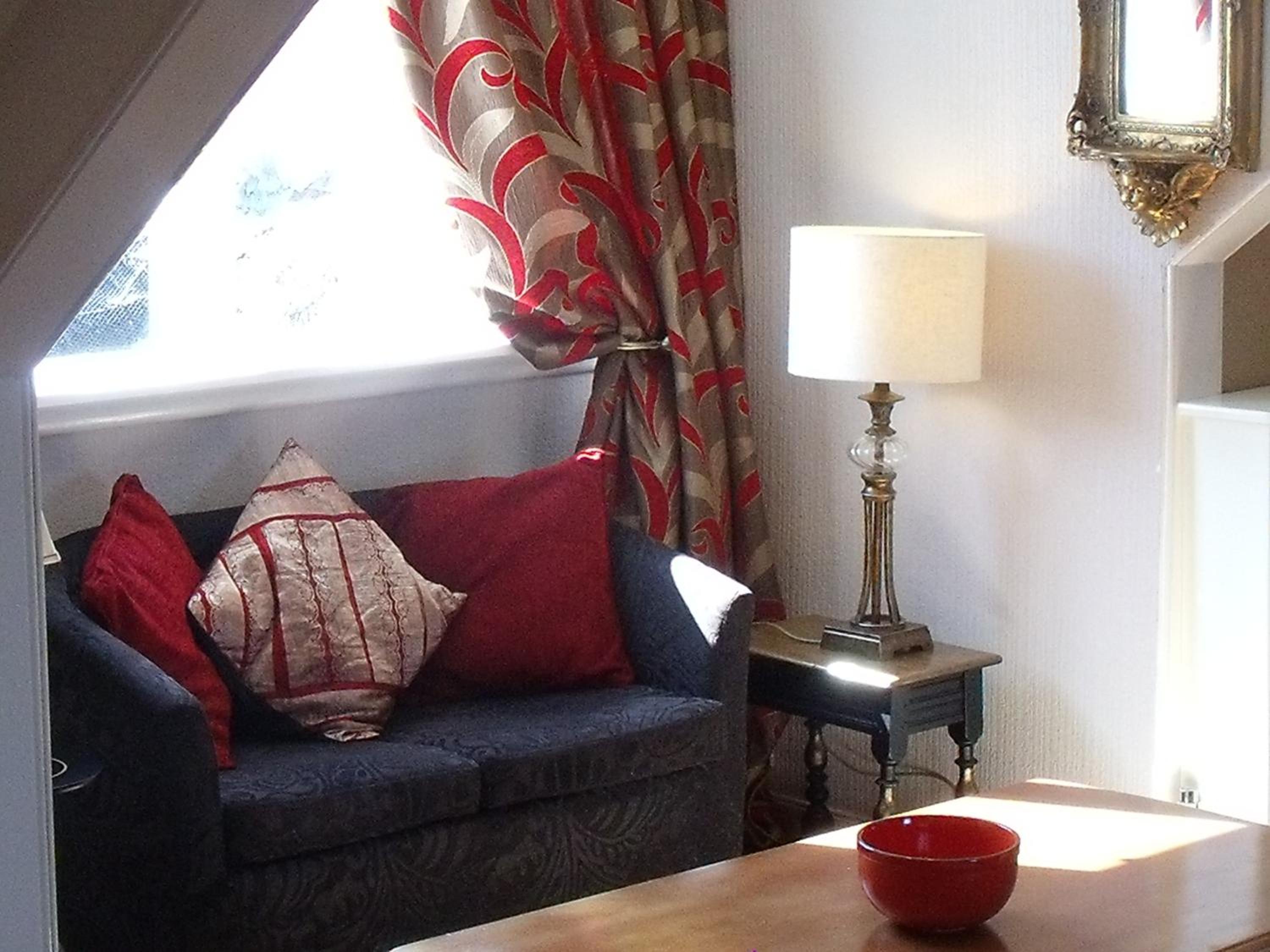 Deluxe Suite - Photo 3