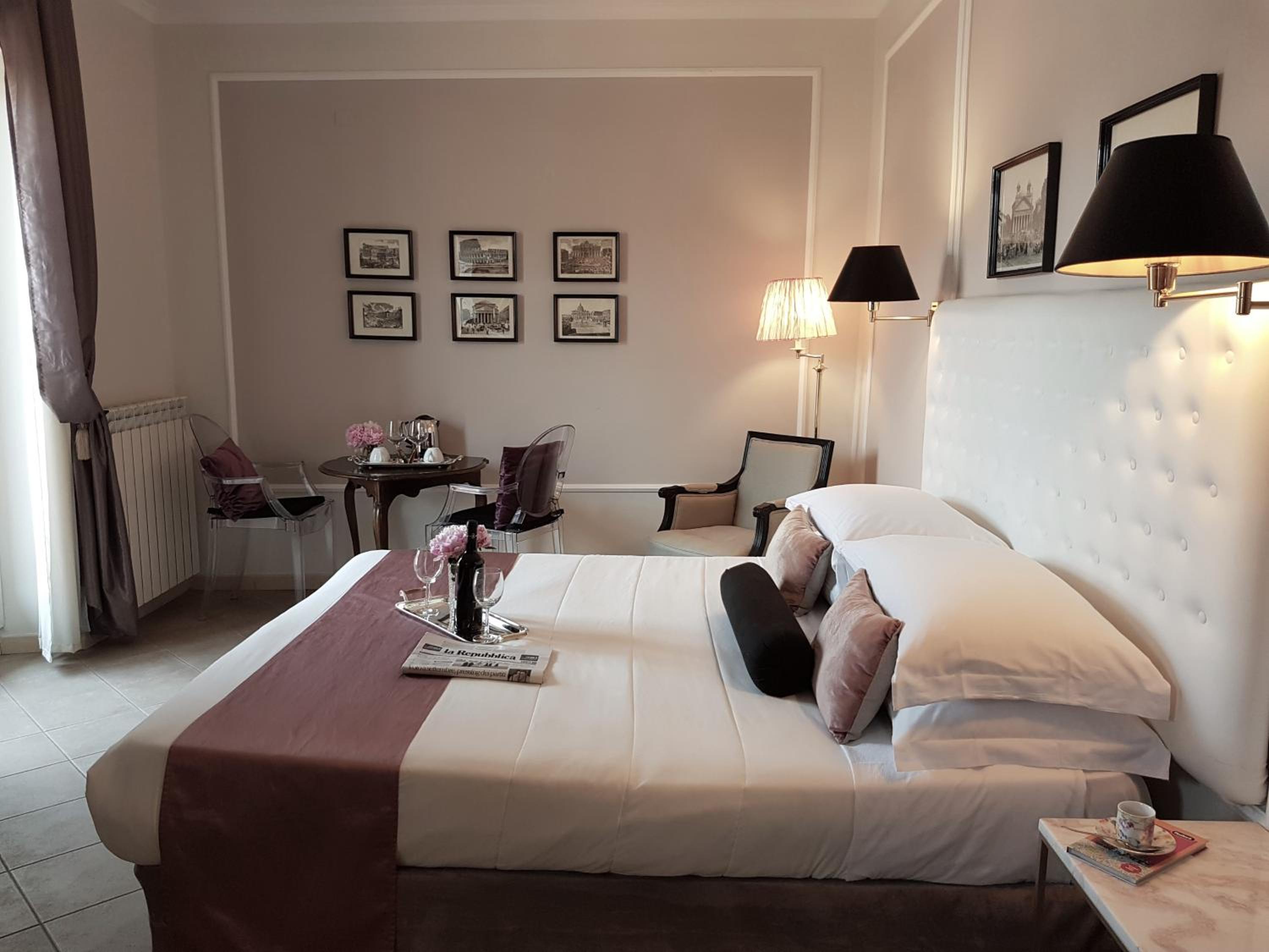 Deluxe Double Room with Balcony photo 3