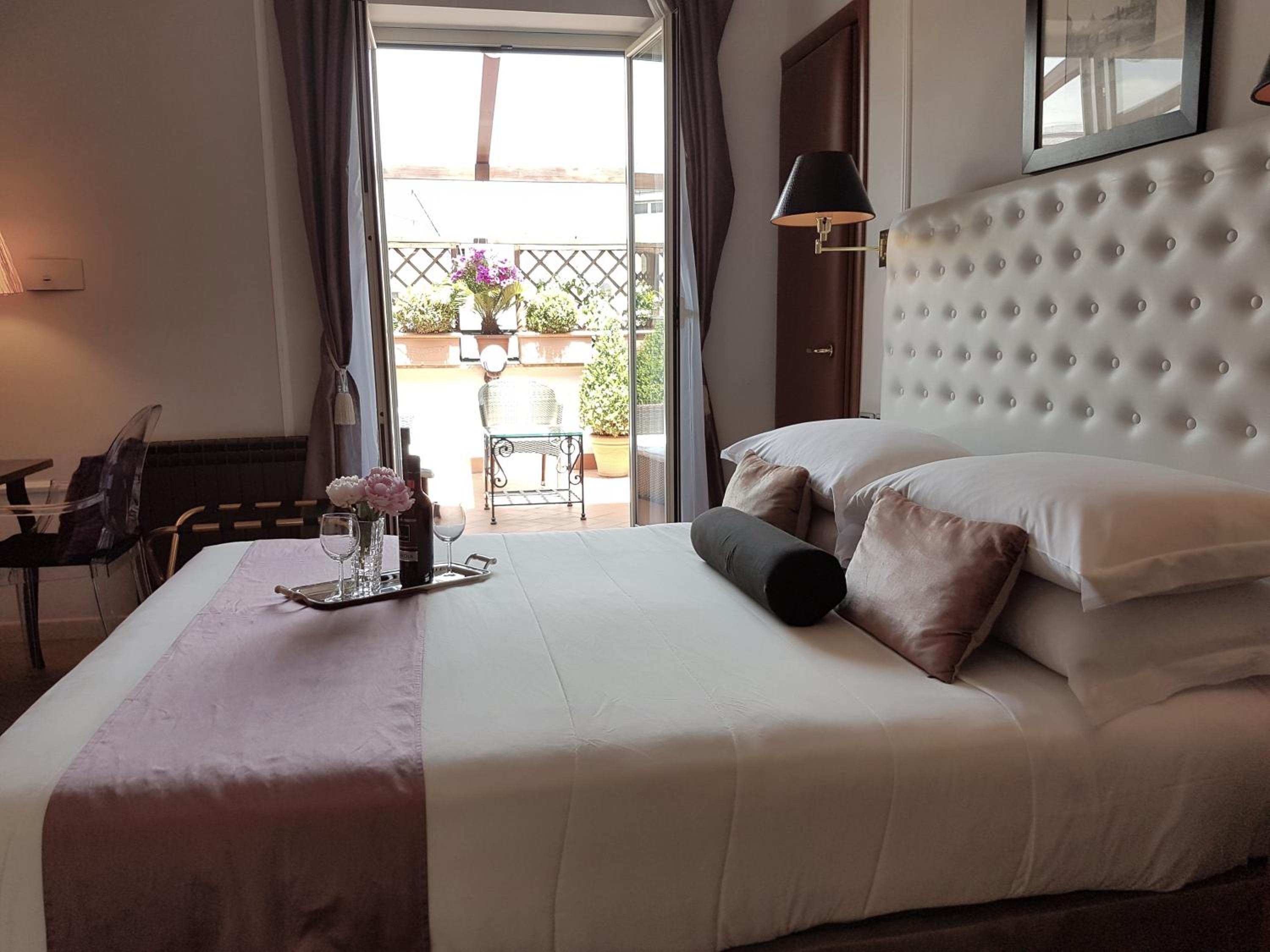 Deluxe Double Room with Balcony photo 2