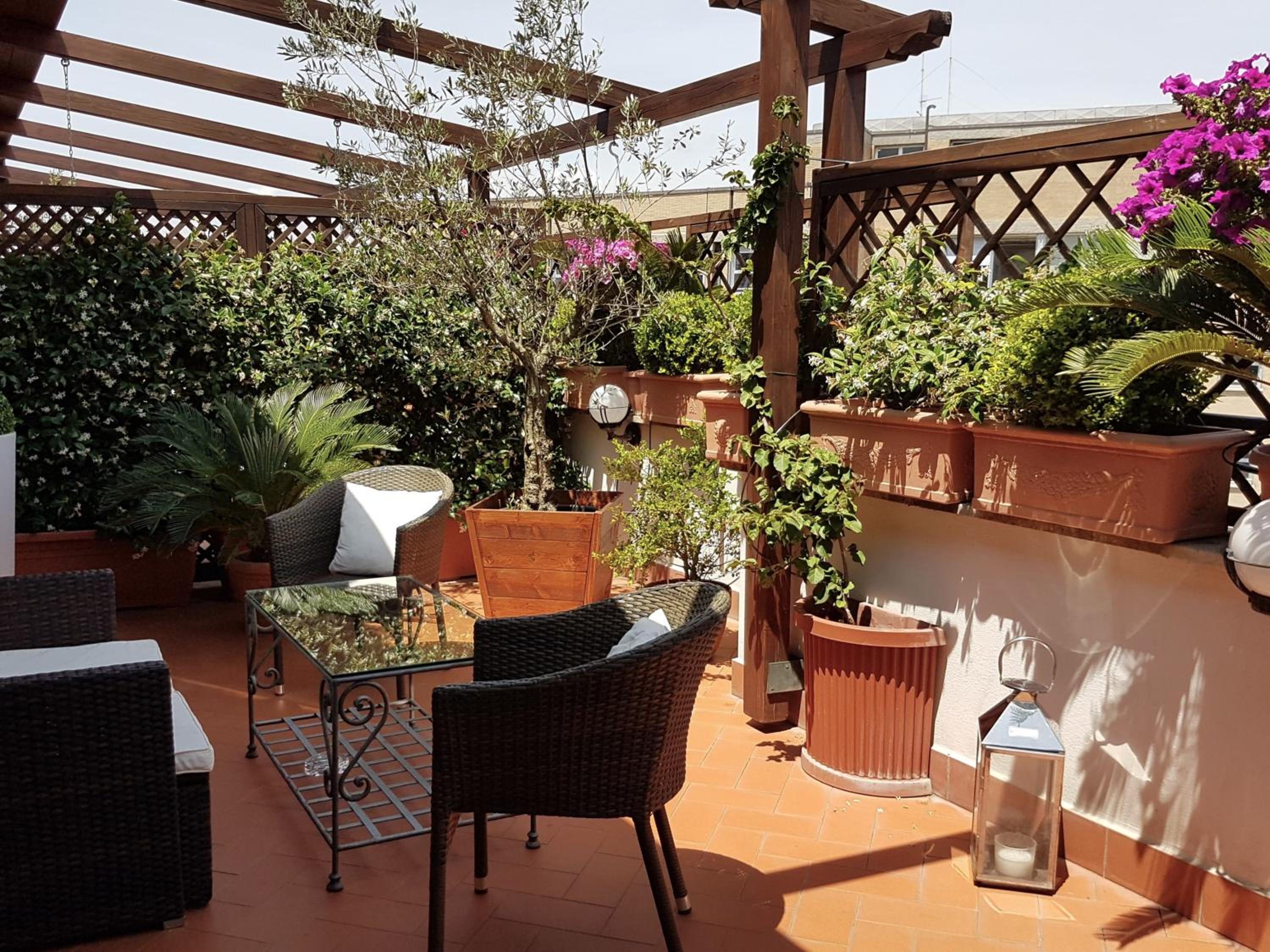 Deluxe Double Room with Balcony photo 2