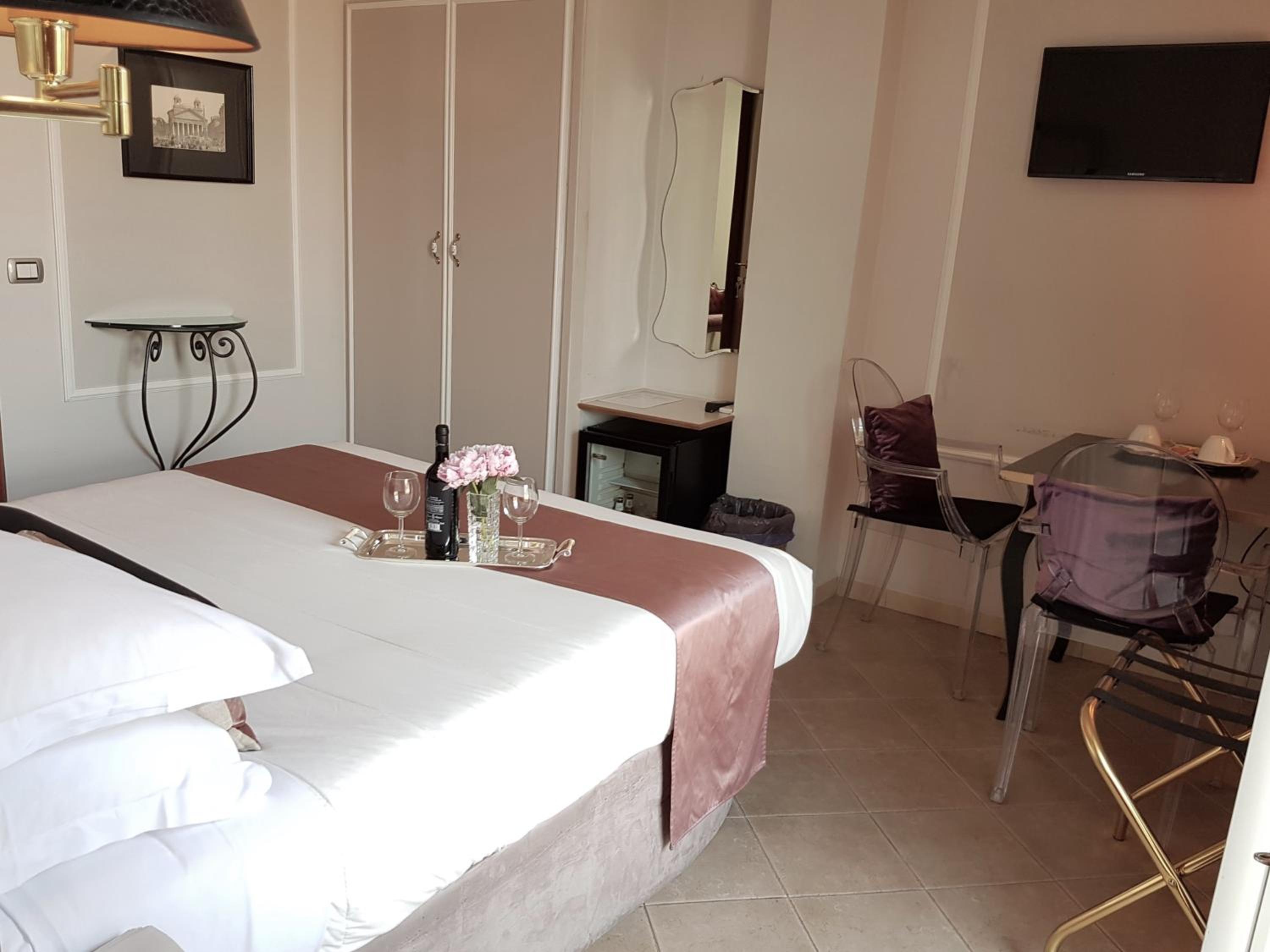 Deluxe Double Room with Balcony photo 3