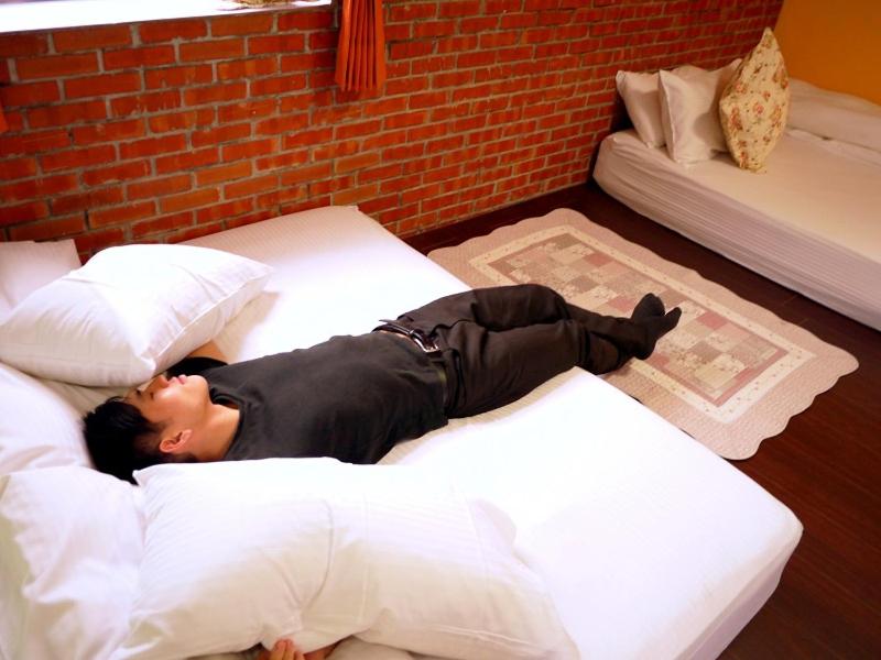 Quadruple Room with Private Bathroom photo 2