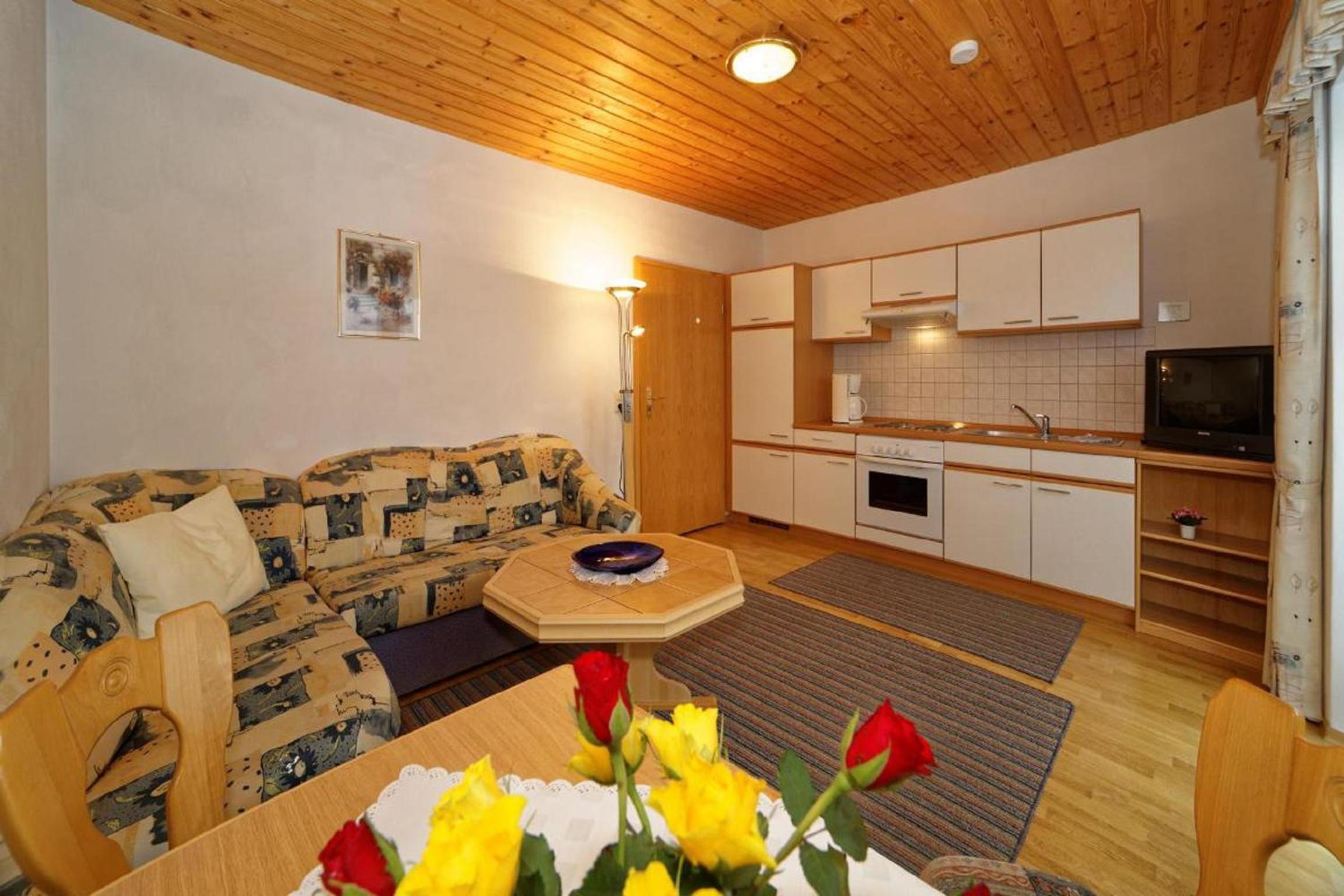 Apartment with Balcony photo 3
