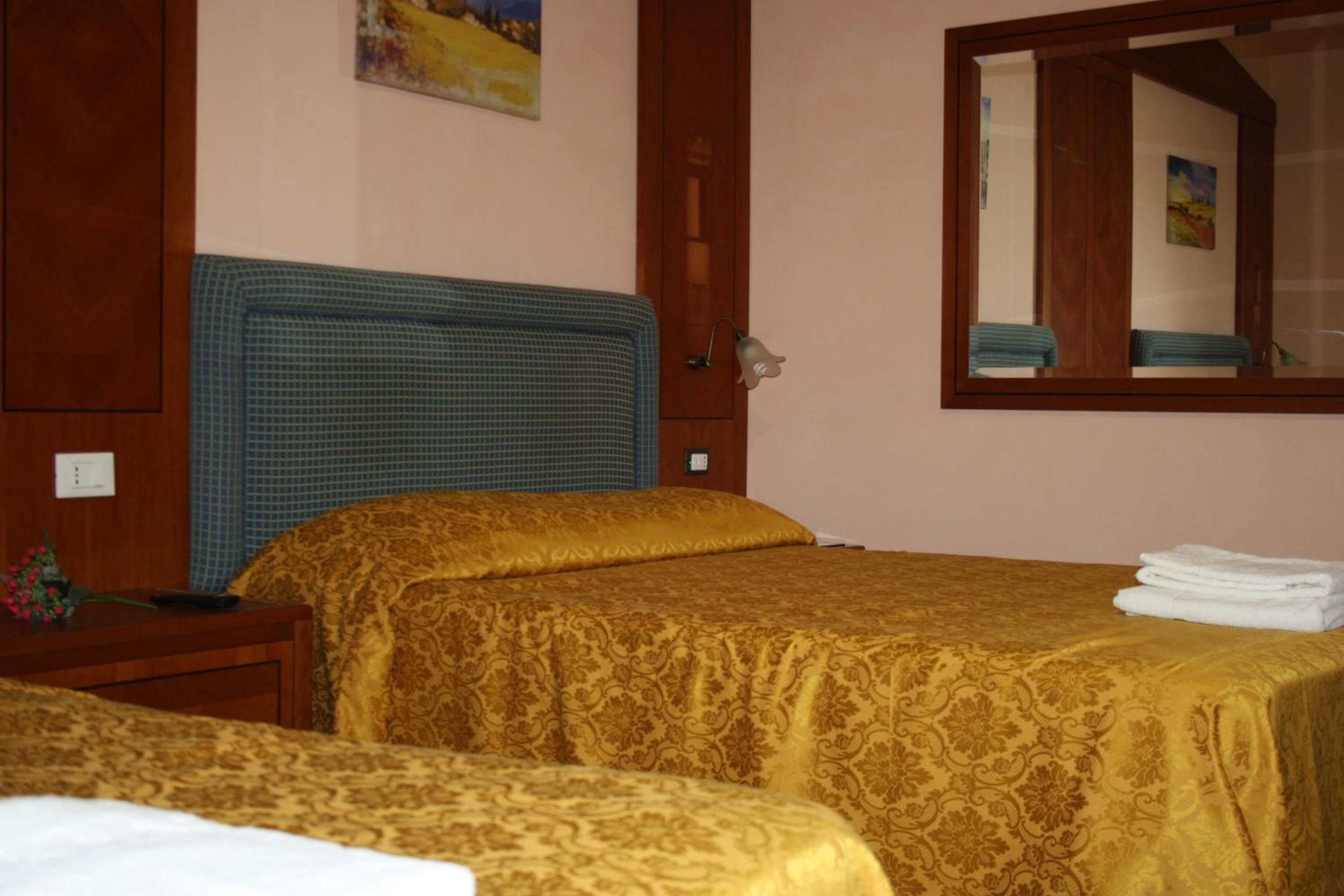 Deluxe Quadruple Room (Via Teobaldi, 2) - Photo 14
