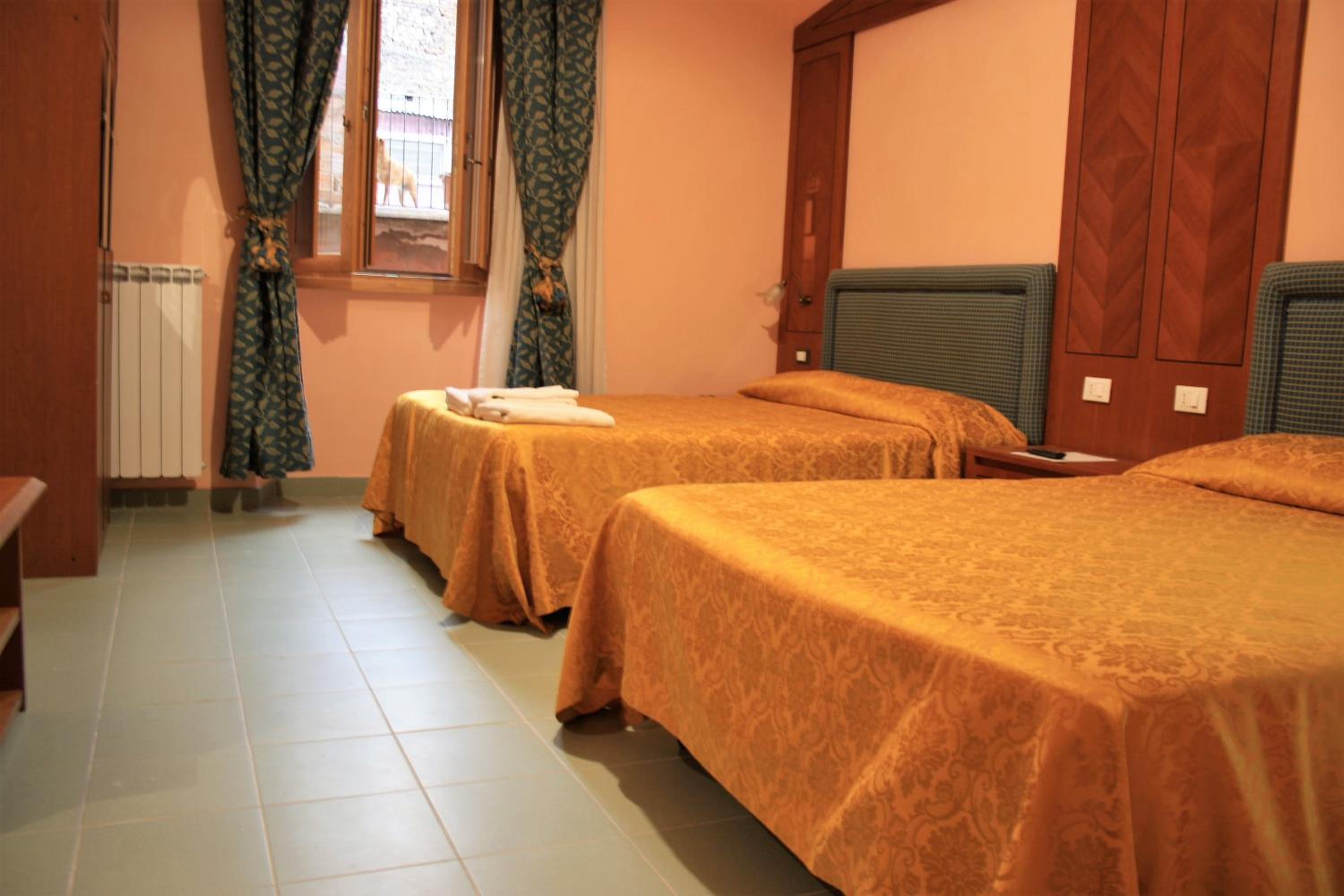 Deluxe Quadruple Room (Via Teobaldi, 2) - Photo 13