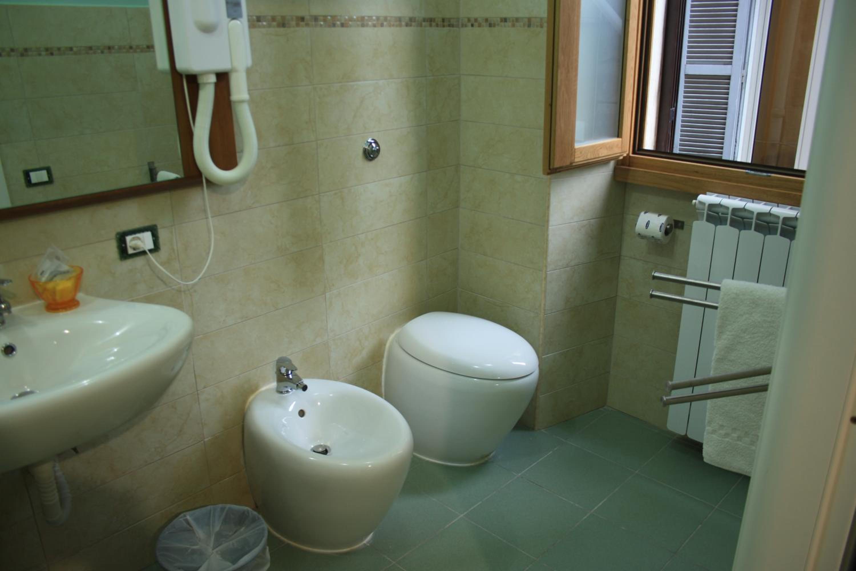 Deluxe Quadruple Room (Via Teobaldi, 2) - Photo 11