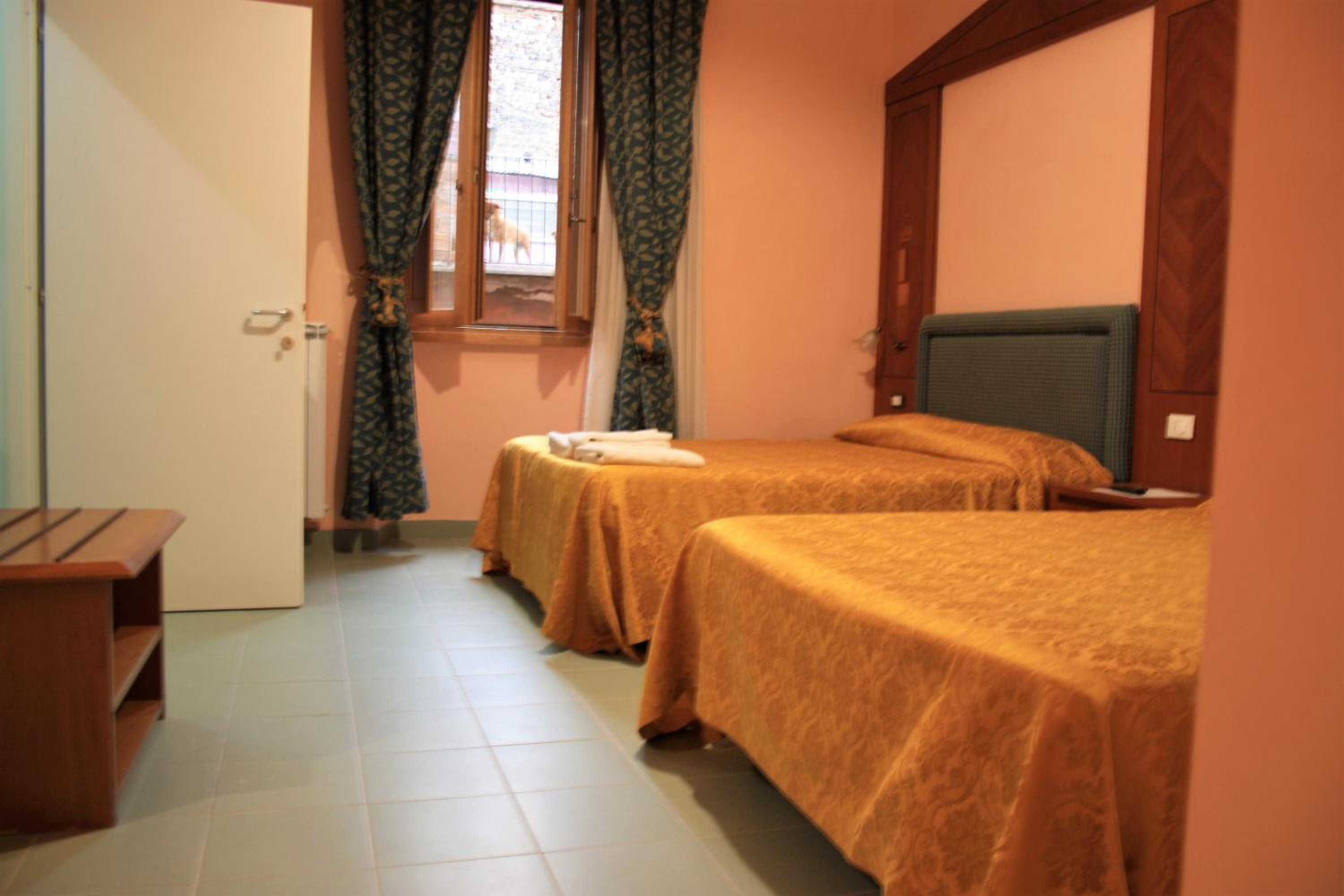 Deluxe Quadruple Room (Via Teobaldi, 2) - Photo 17
