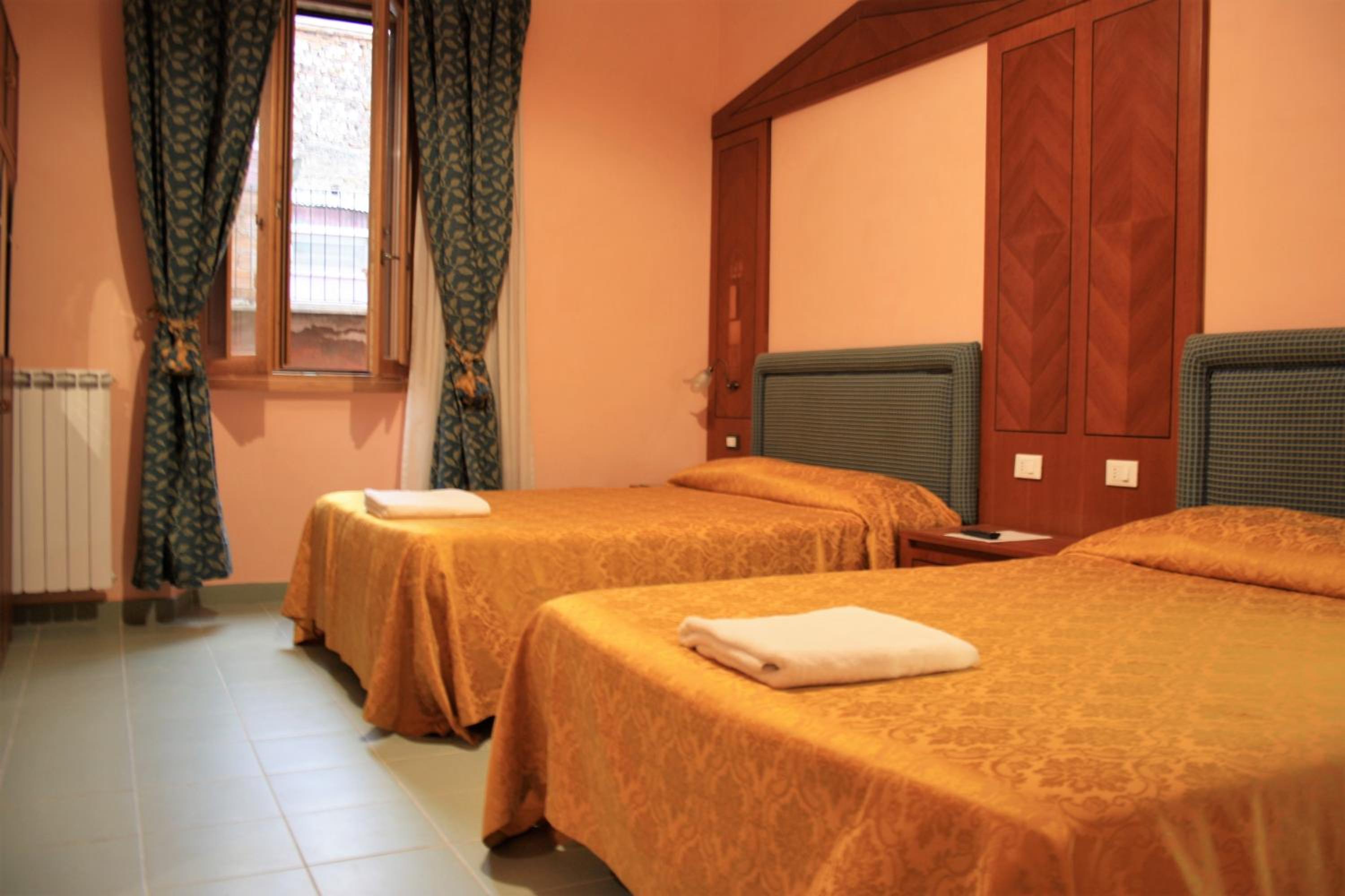 Deluxe Quadruple Room (Via Teobaldi, 2) - Photo 5