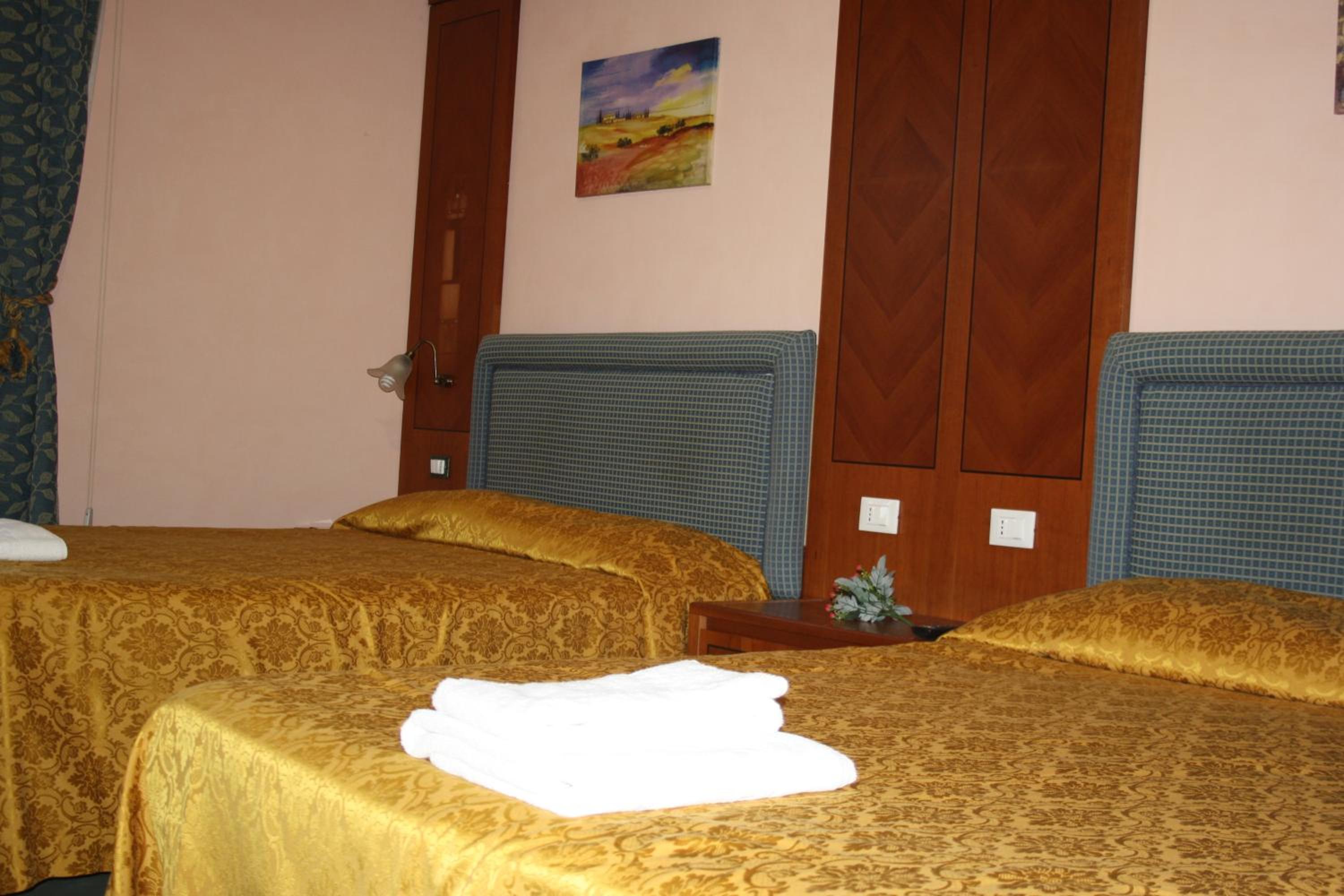 Deluxe Quadruple Room (Via Teobaldi, 2) - Photo 7