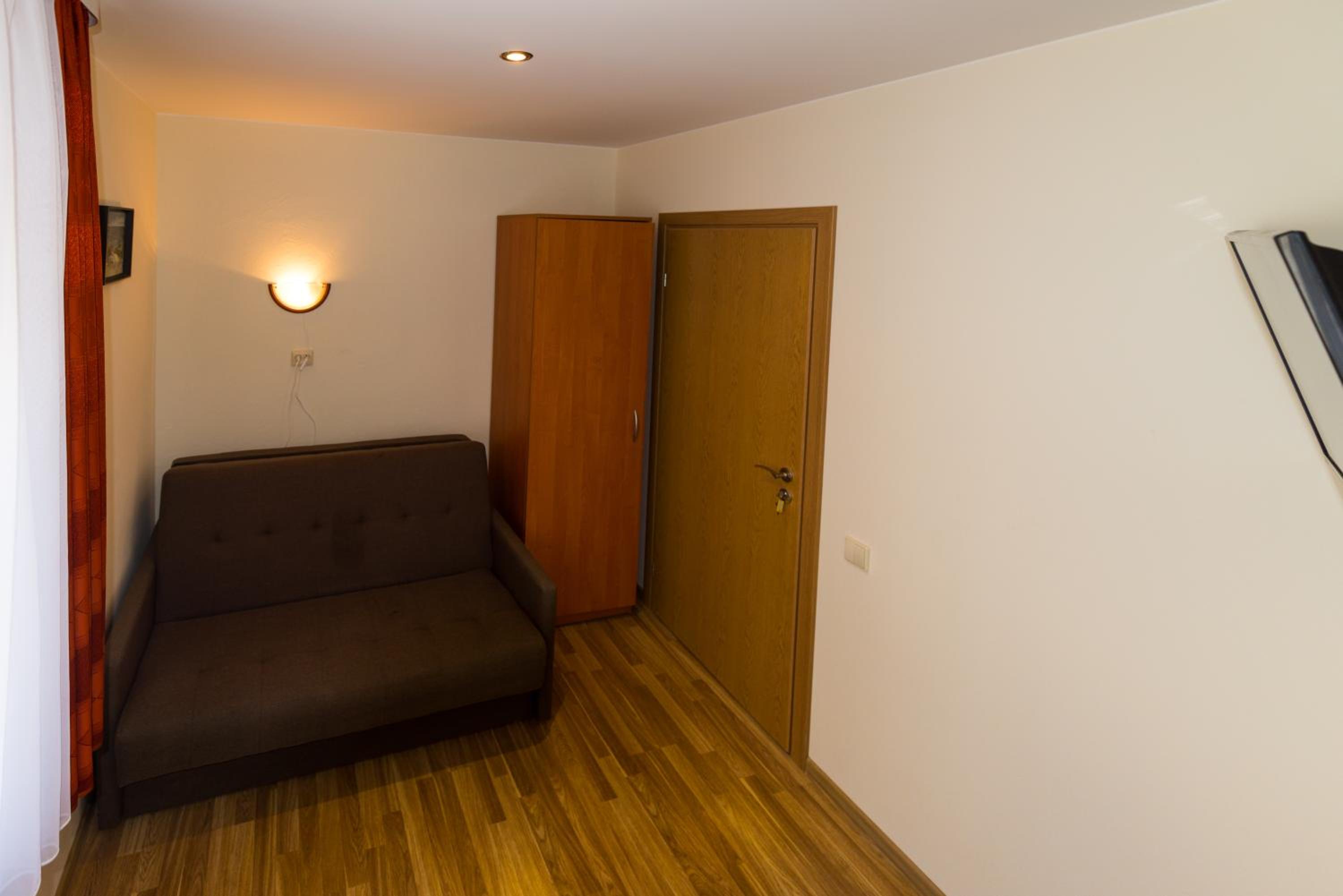 Double Room with Private Bathroom photo 2
