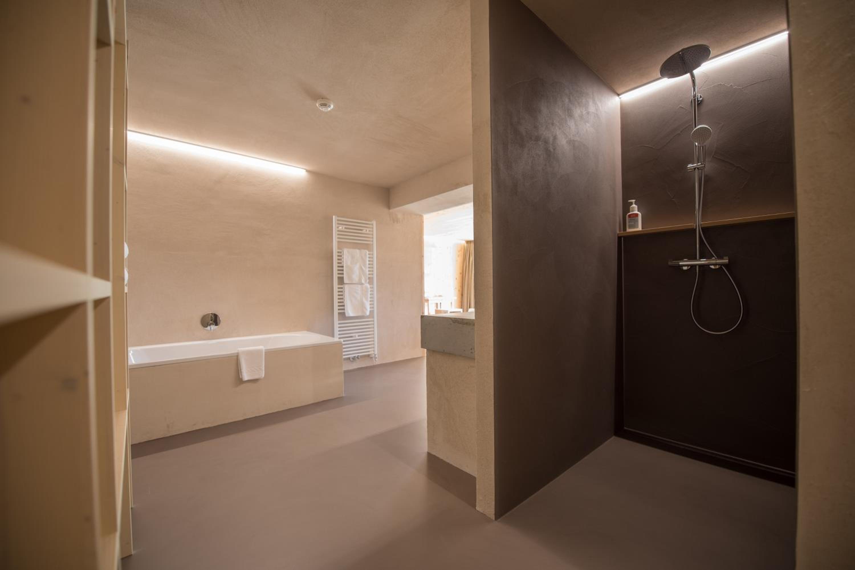 Deluxe Double Room with Balcony - Photo 2