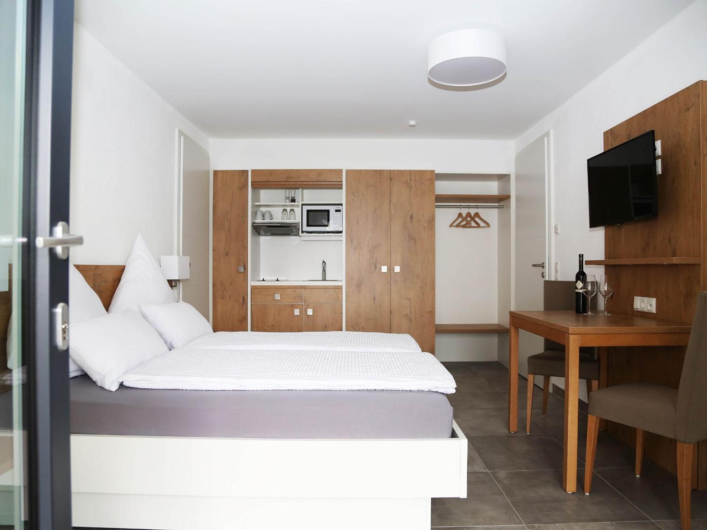 One-Bedroom Apartment with Garden View photo 2