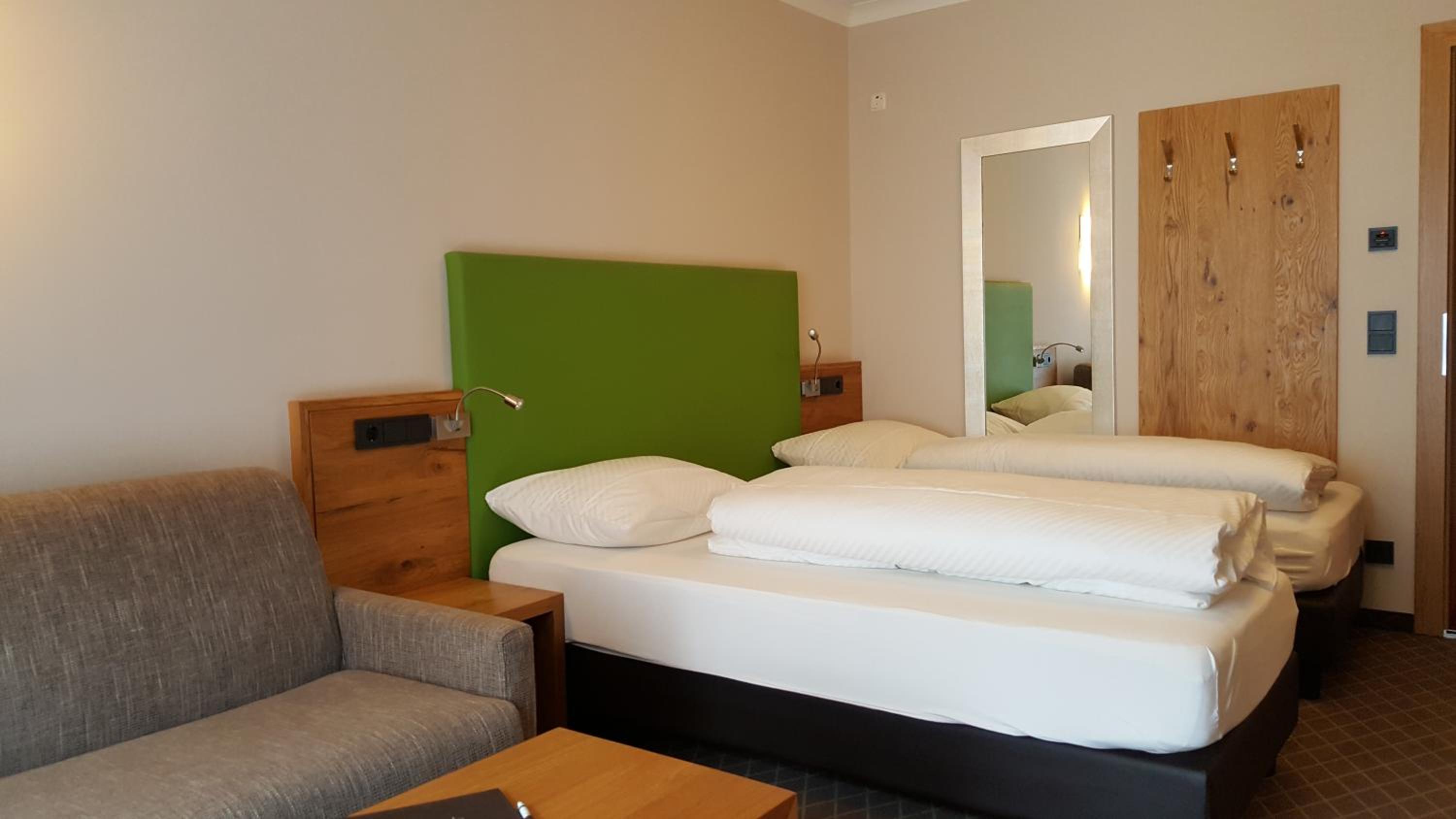Double Room with Balcony - Photo 1
