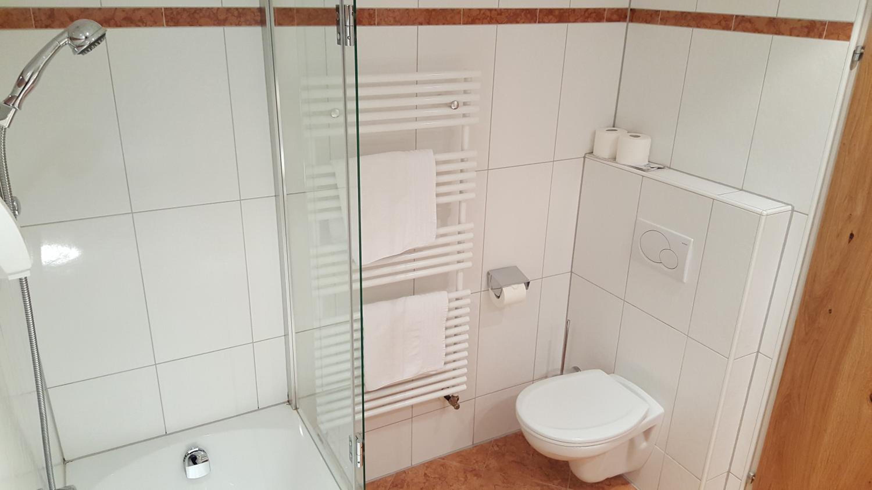 Double Room with Balcony - Photo 2