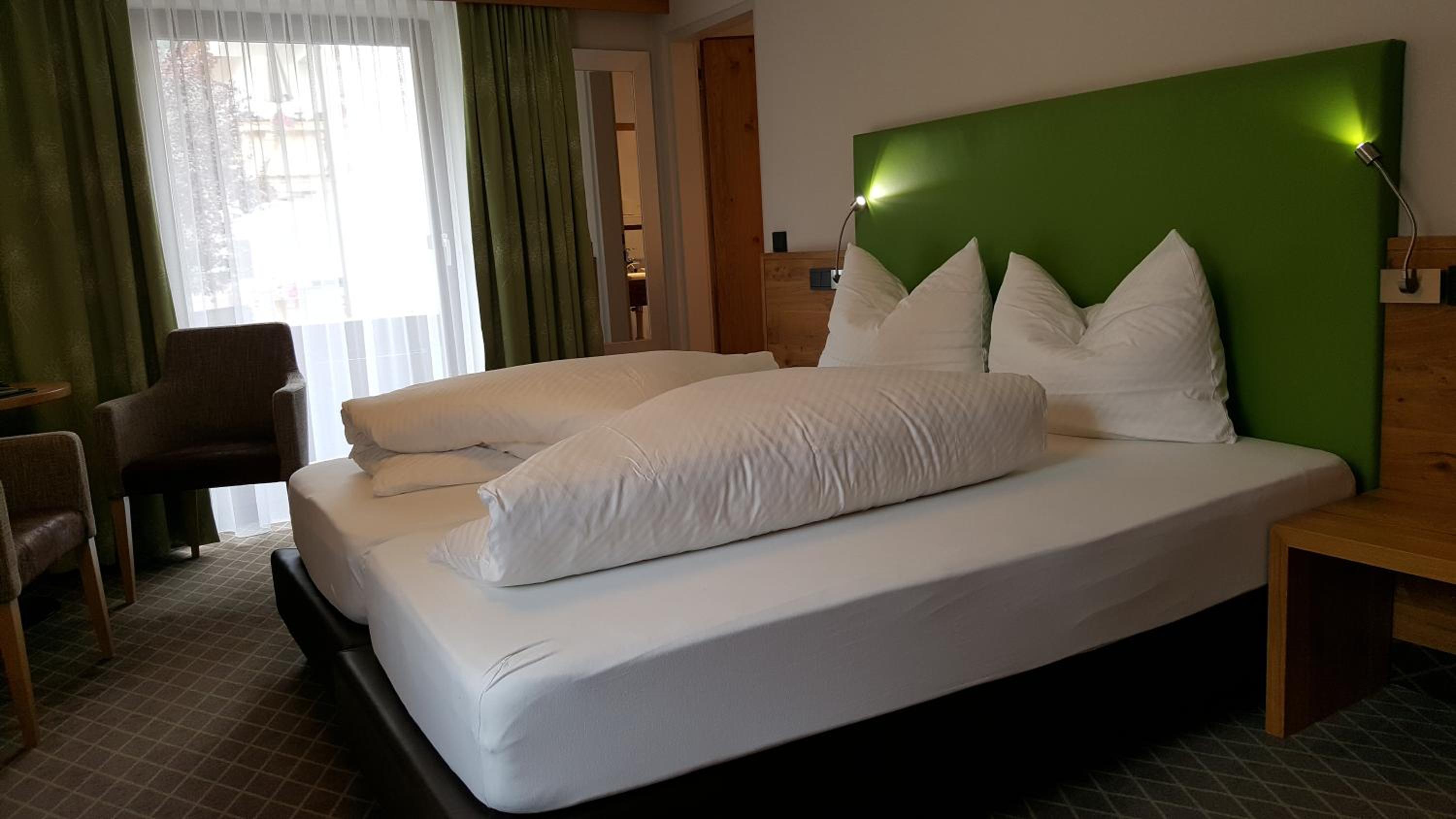 Double Room with Balcony - Photo 4