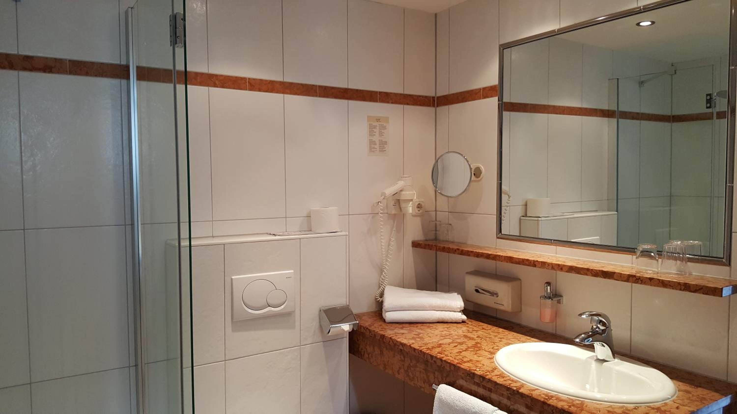 Double Room with Balcony - Photo 6