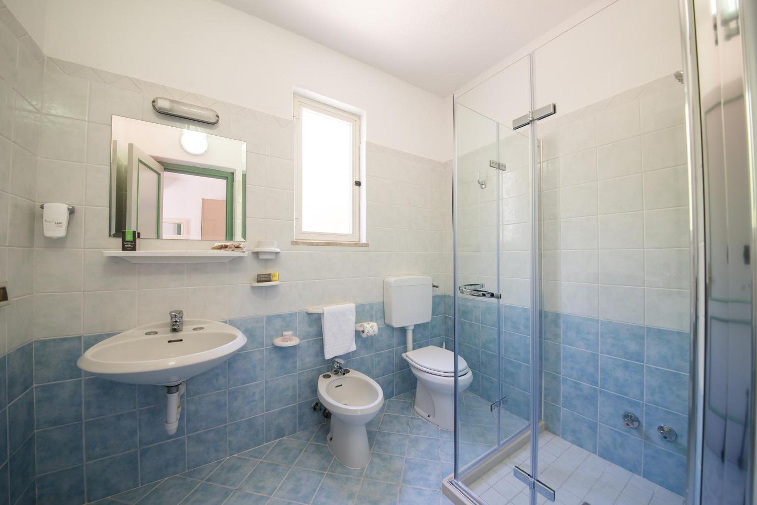 Double Room - Photo 12
