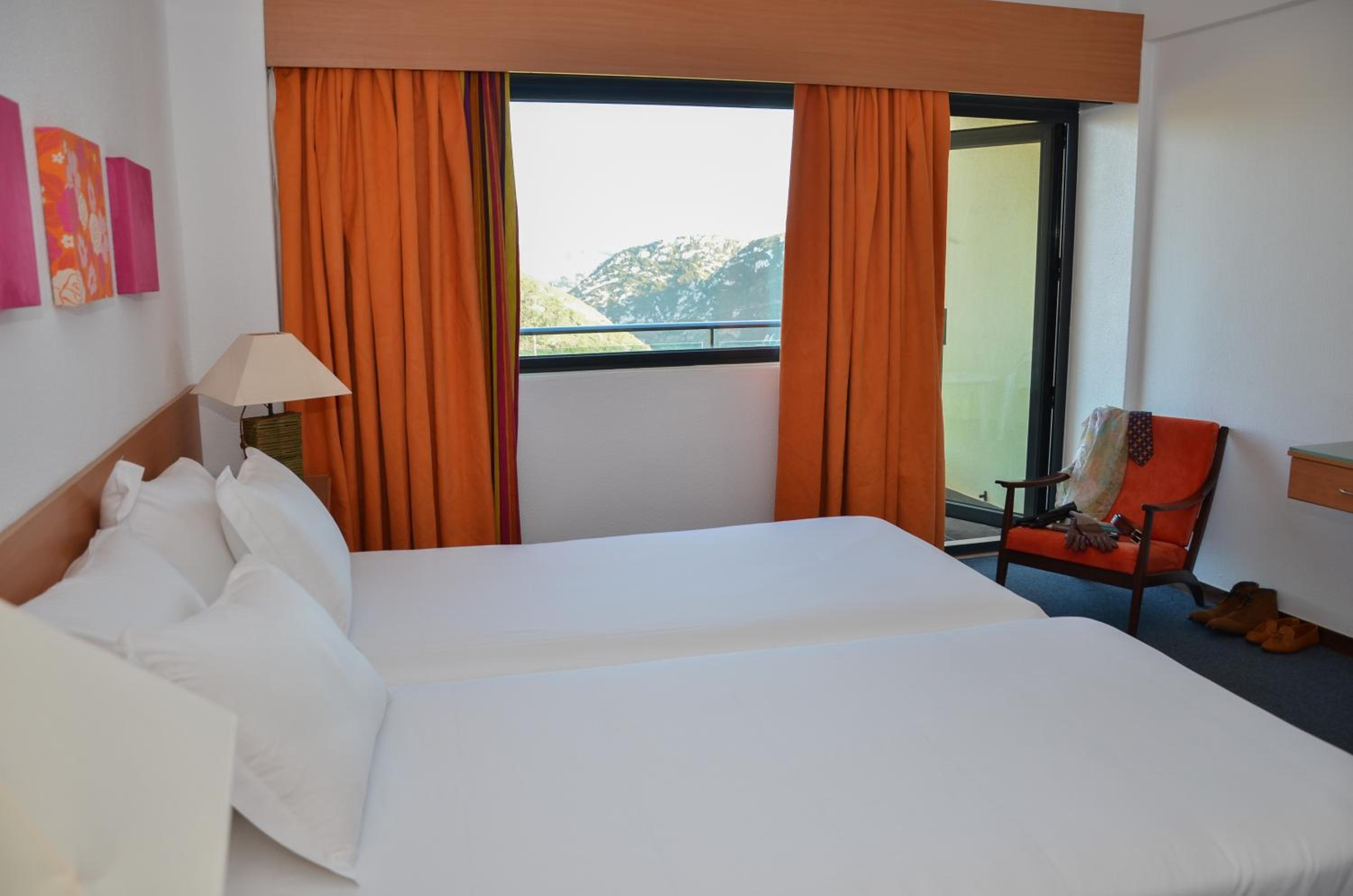 Standard Twin Room Mountain View and Balcony - Photo 2