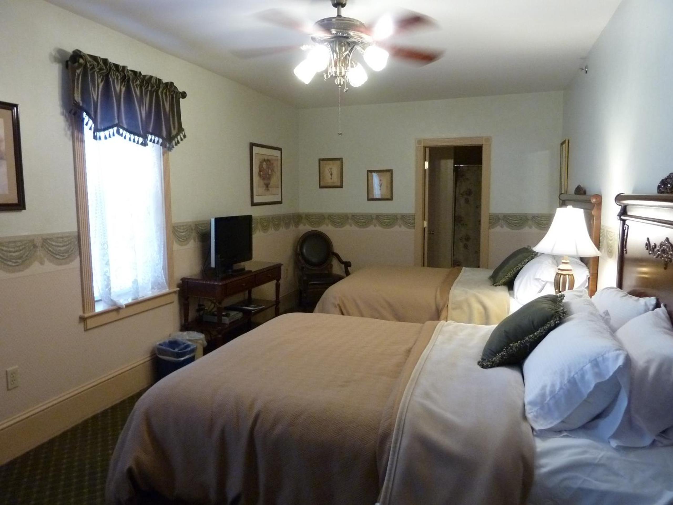 Standard Queen Room with Two Queen Beds photo 1