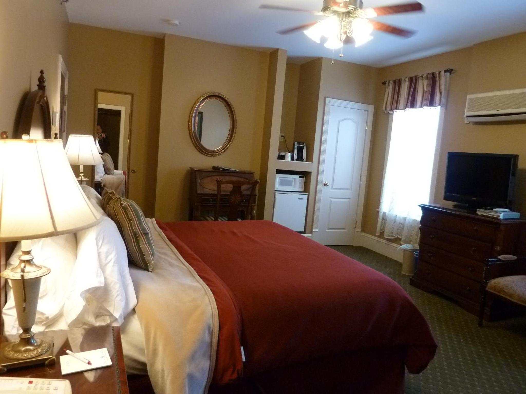 Deluxe King Room photo 1
