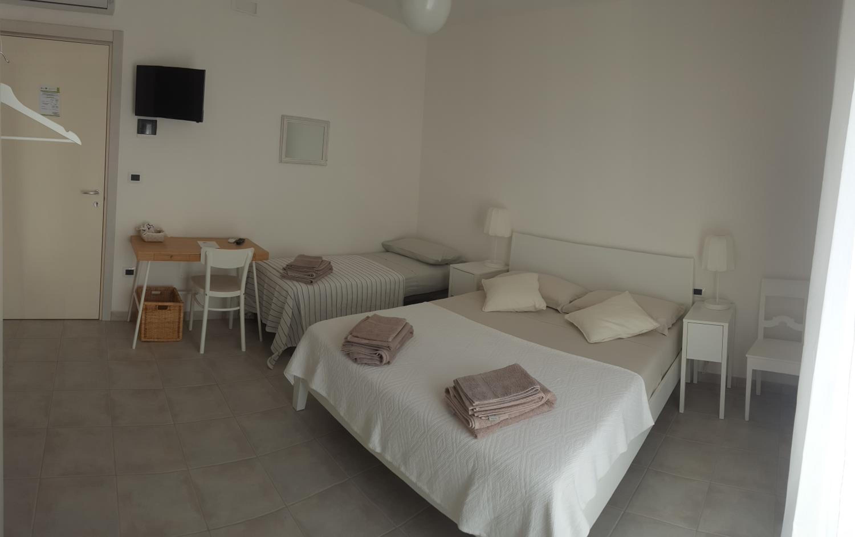 Triple Room with Terrace photo 1