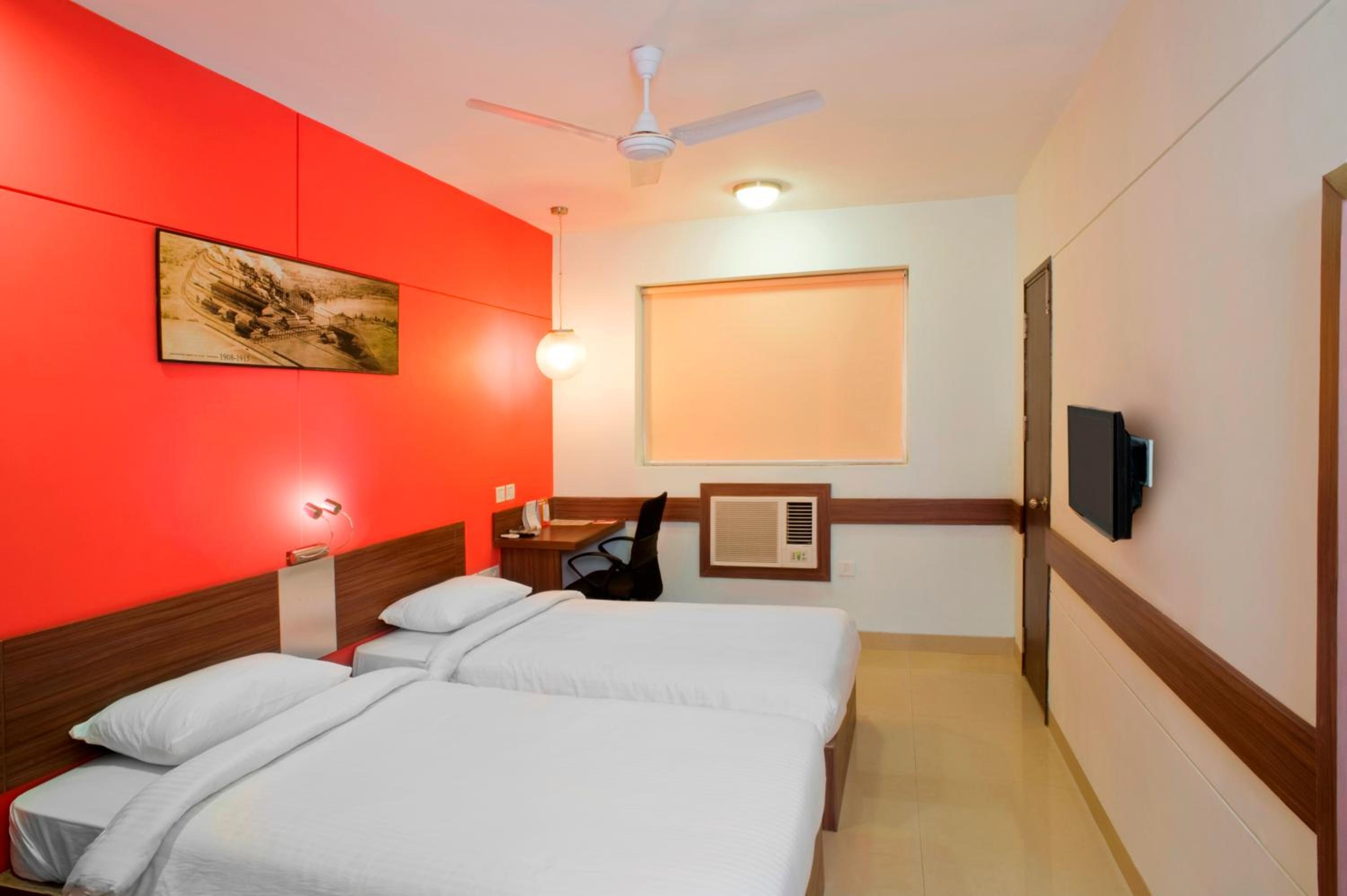 Twin Room - Photo 2