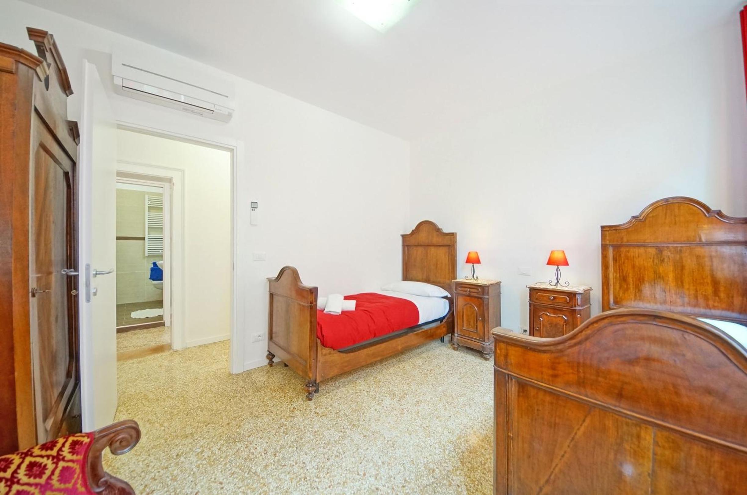 Apartment photo 2