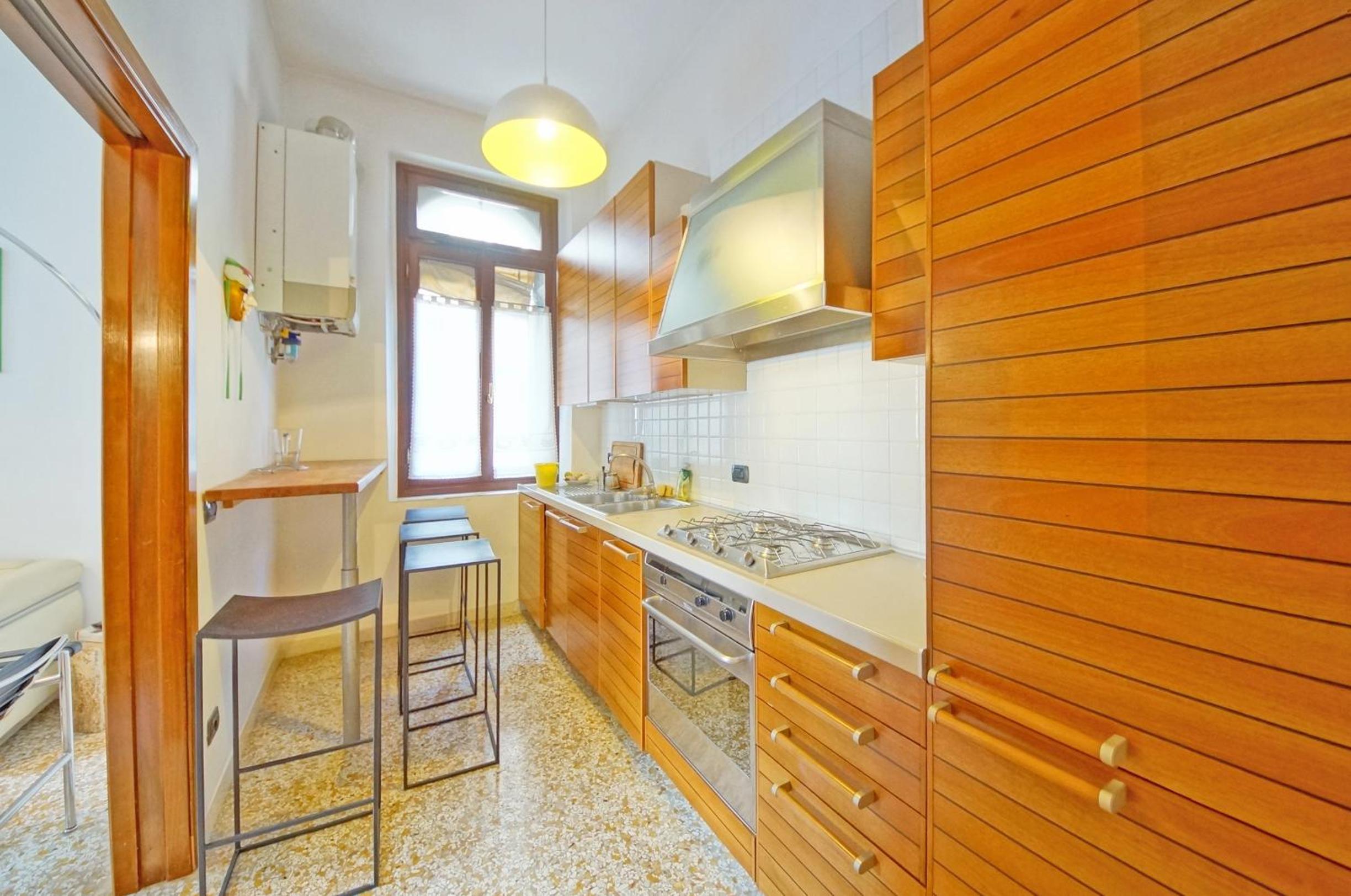 Apartment photo 2