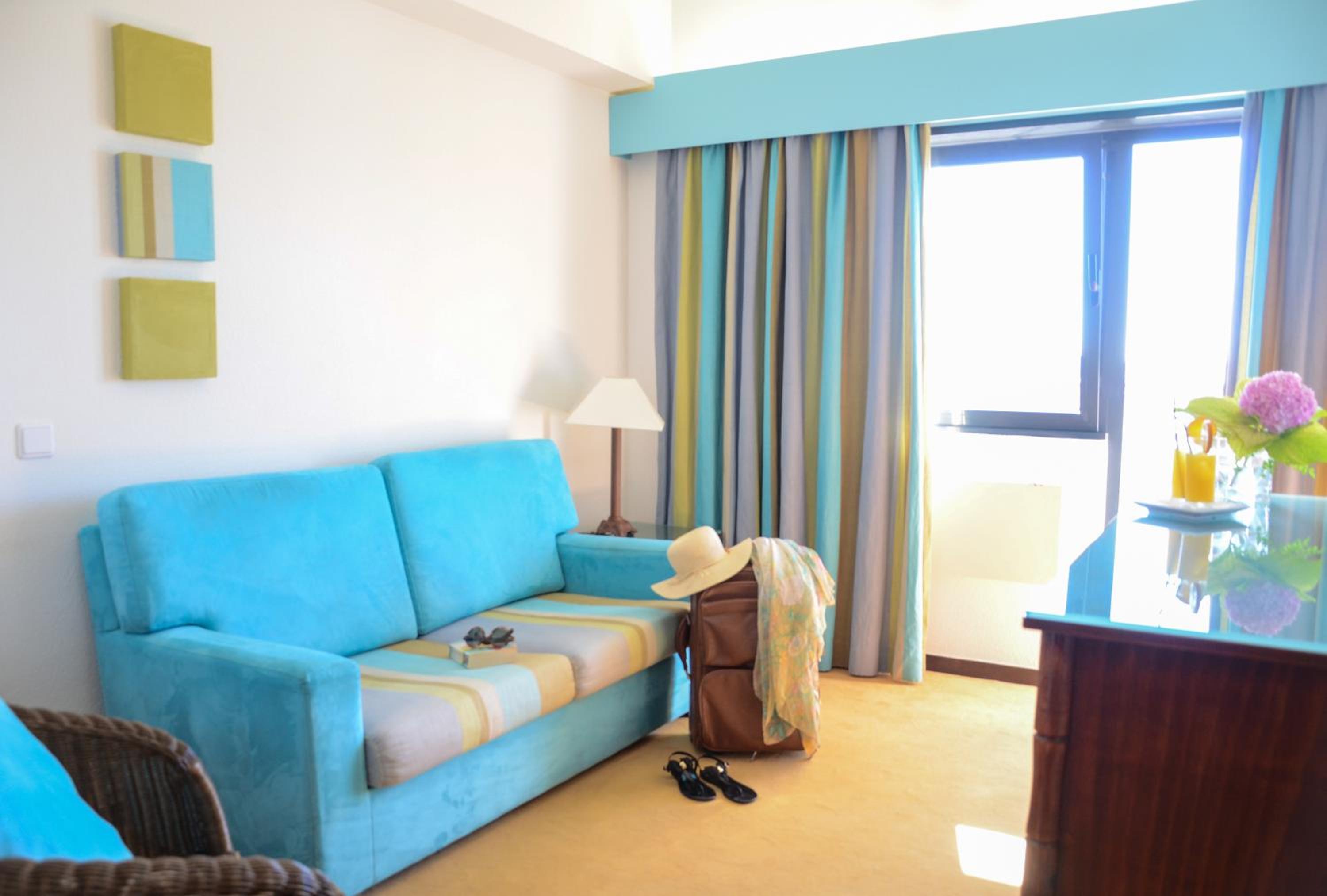 Junior Suite with Balcony - Photo 3
