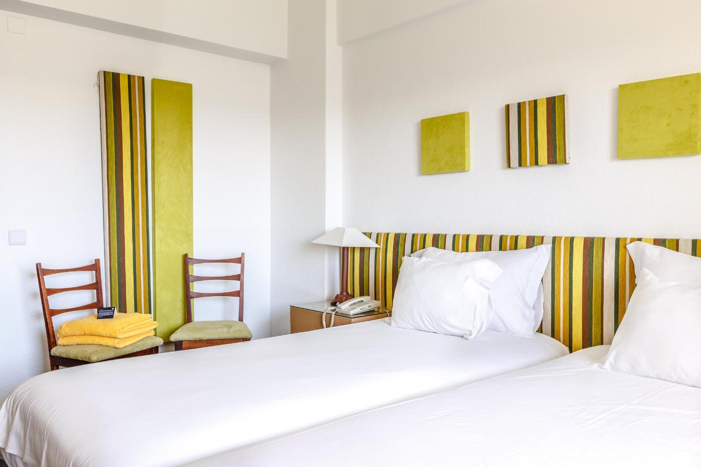 Standard Twin Room with Sea View and Balcony - Photo 1