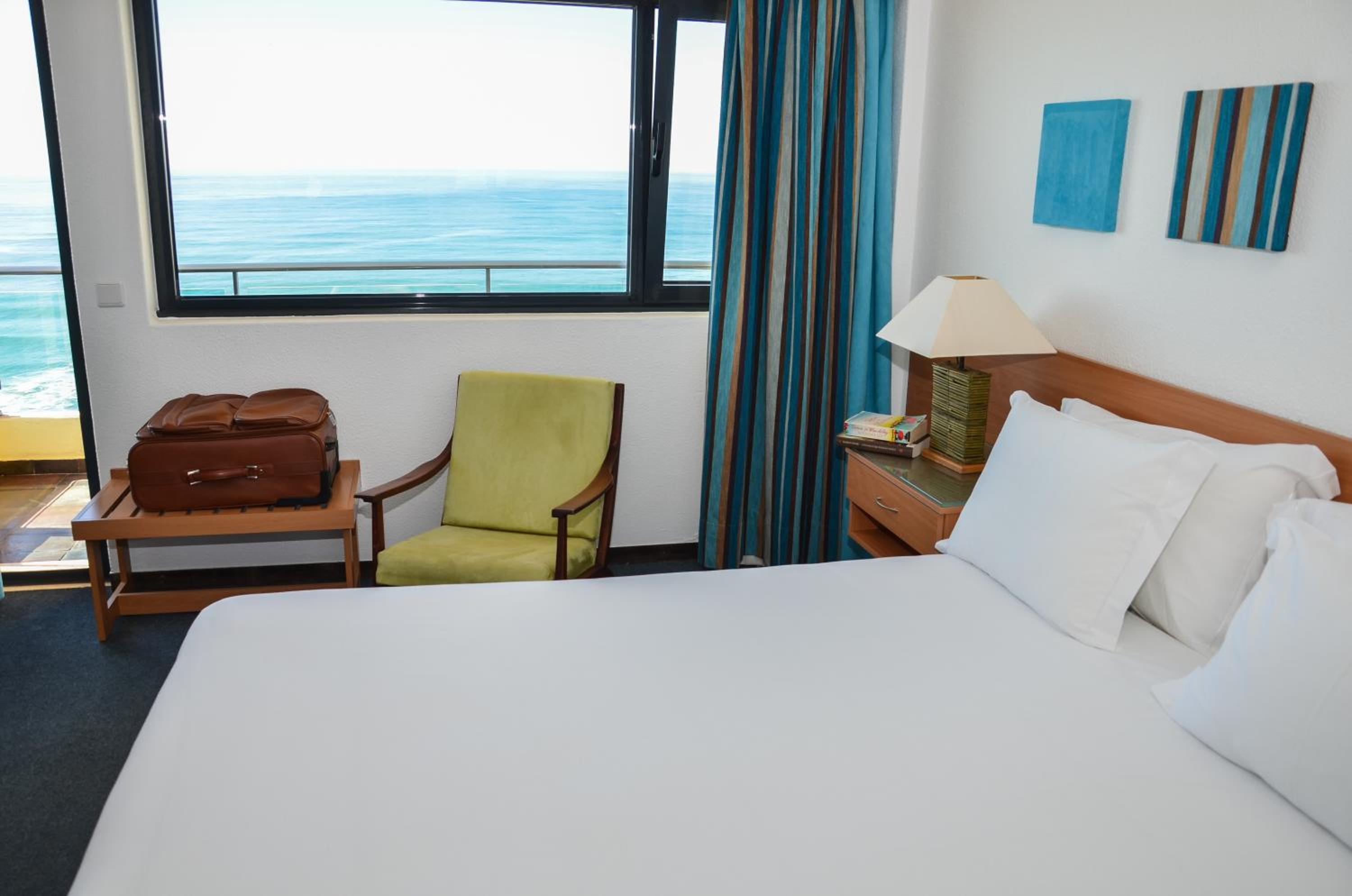 Standard Twin Room with Sea View and Balcony - Photo 3