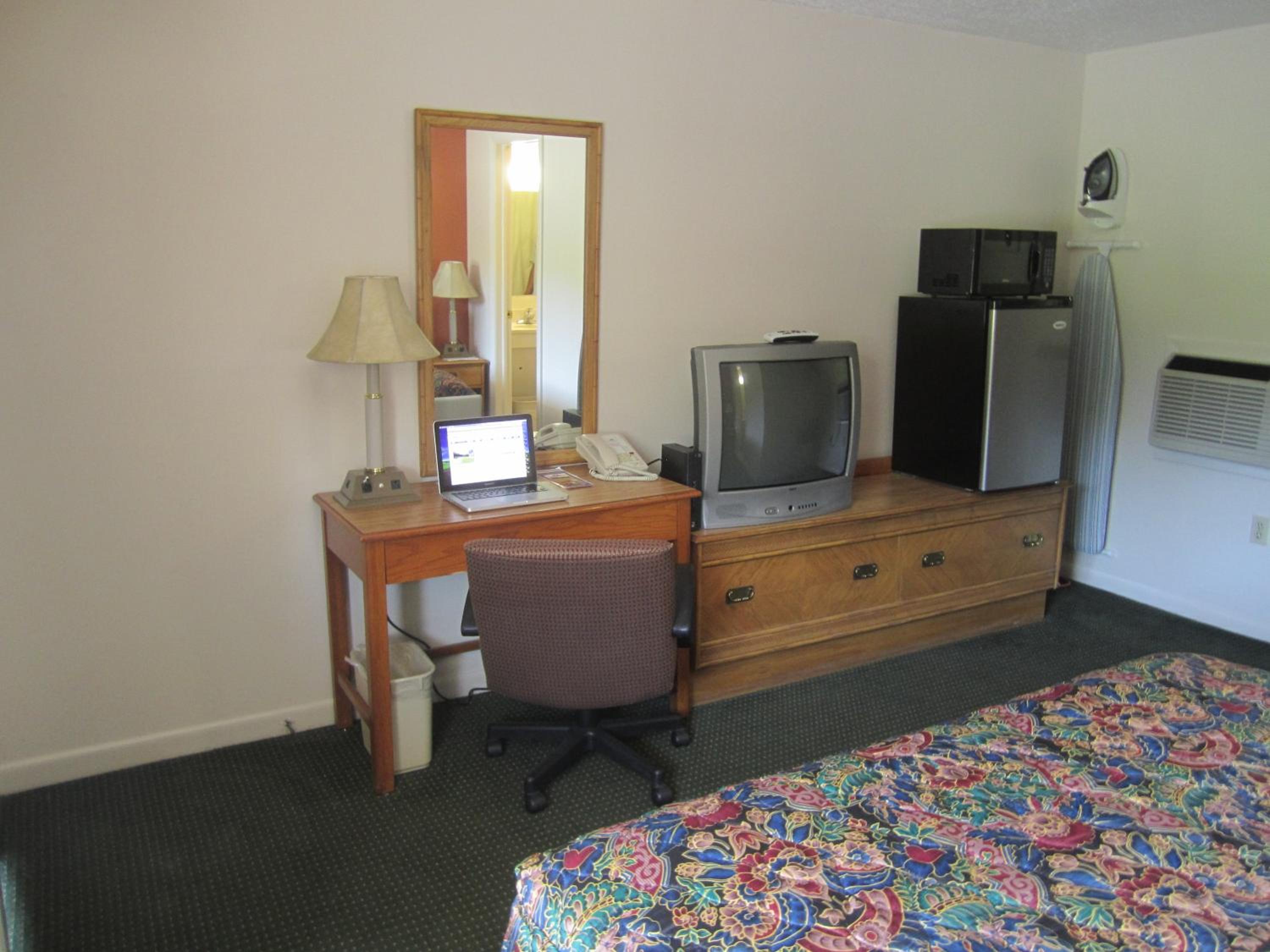 Queen Room - Non-Smoking - Photo 3